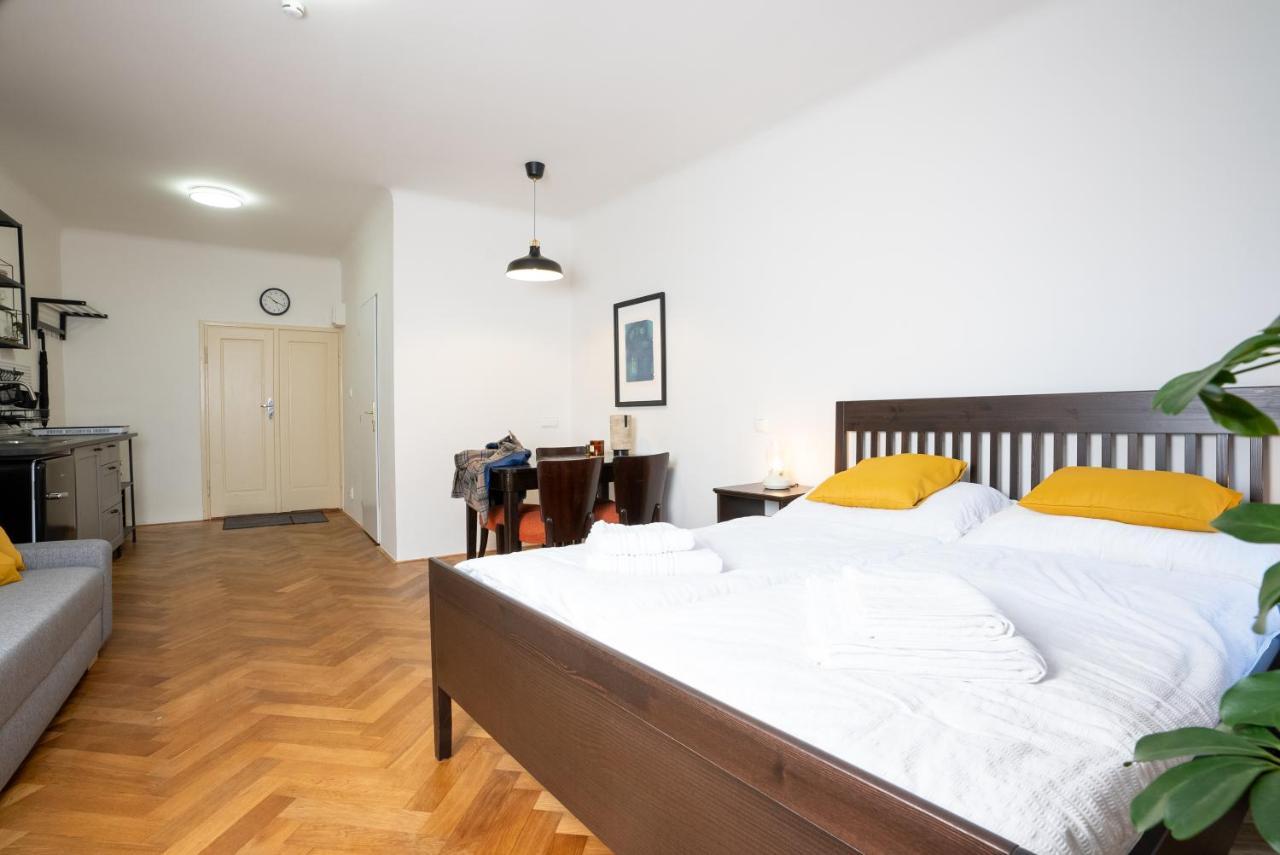 Hostel White Wolf House &