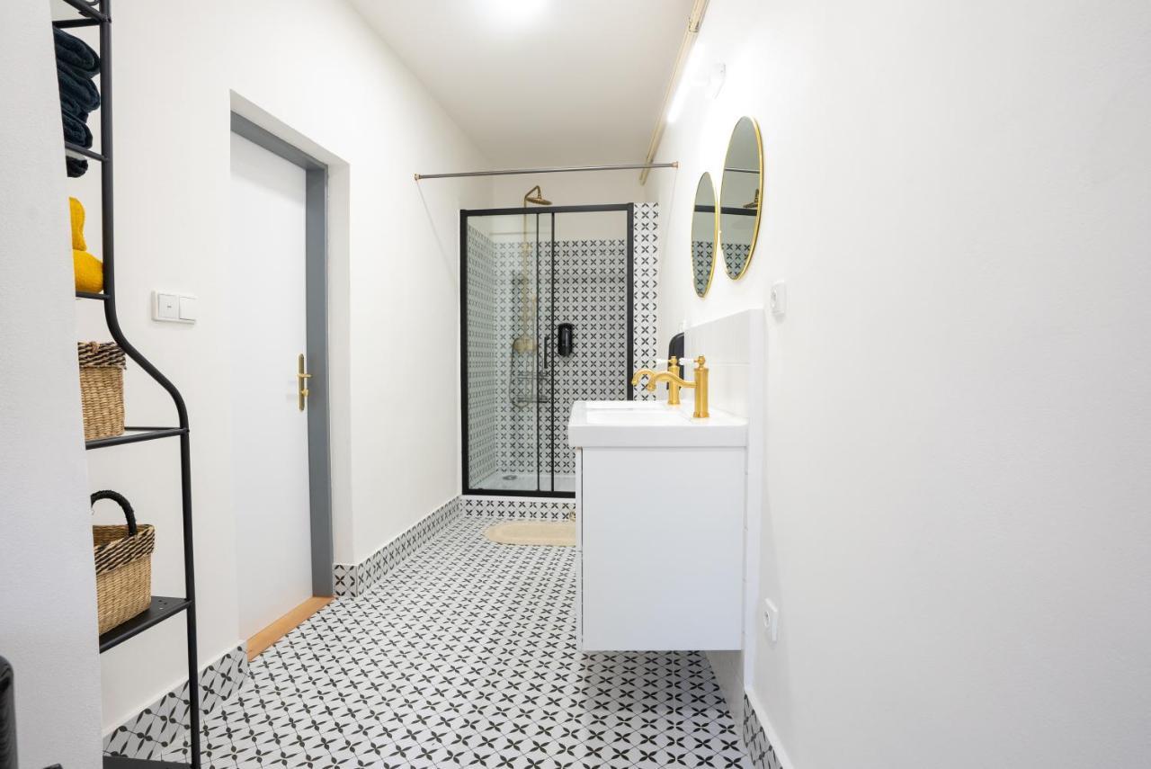 Hostel White Wolf House &