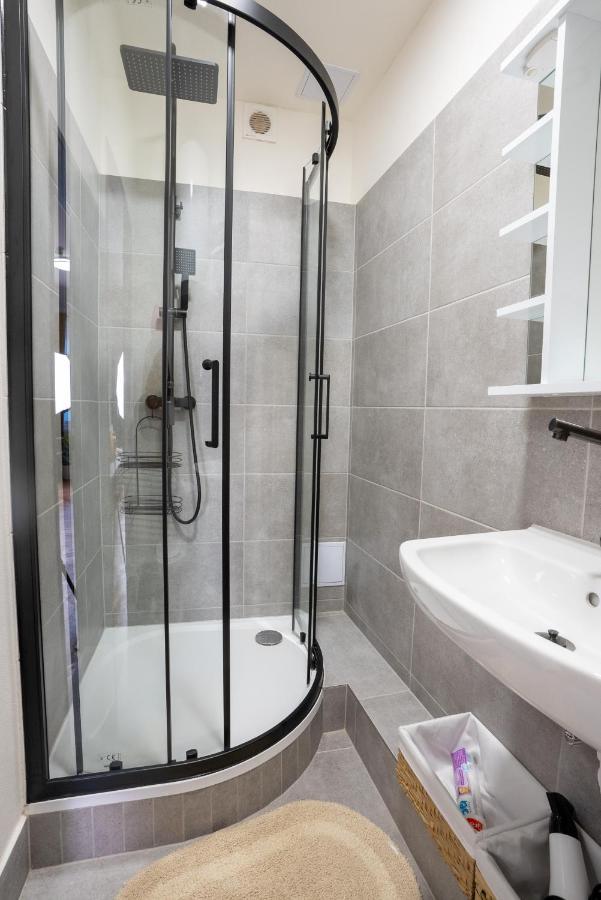 Hostel White Wolf House & Prague