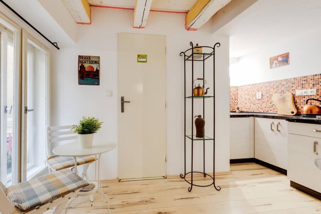 Apartment Old Crooked Beams Near Charles Bridge In Prag