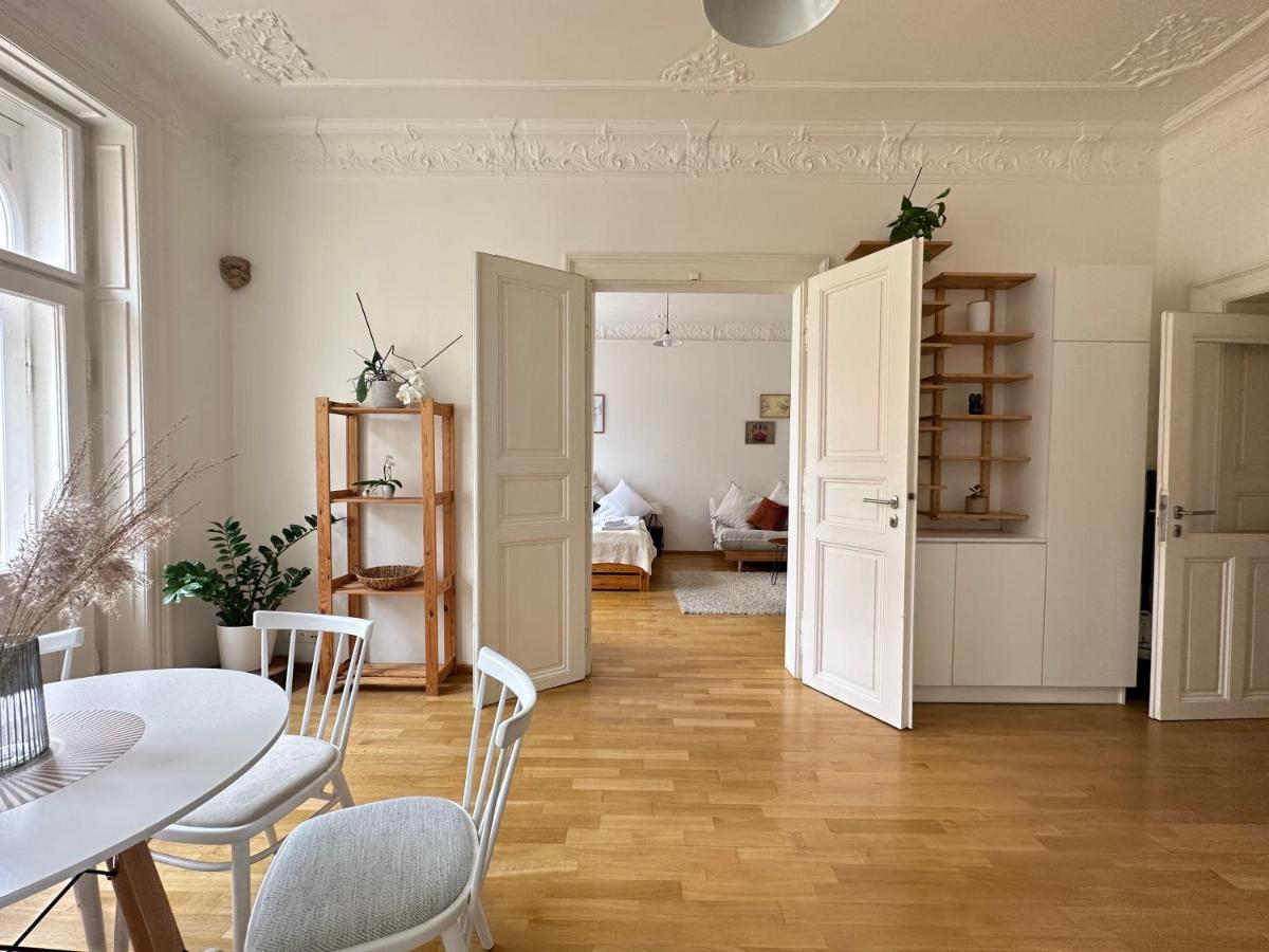 3bdr Bohemian Style Flat With Balcony Appartement Prague