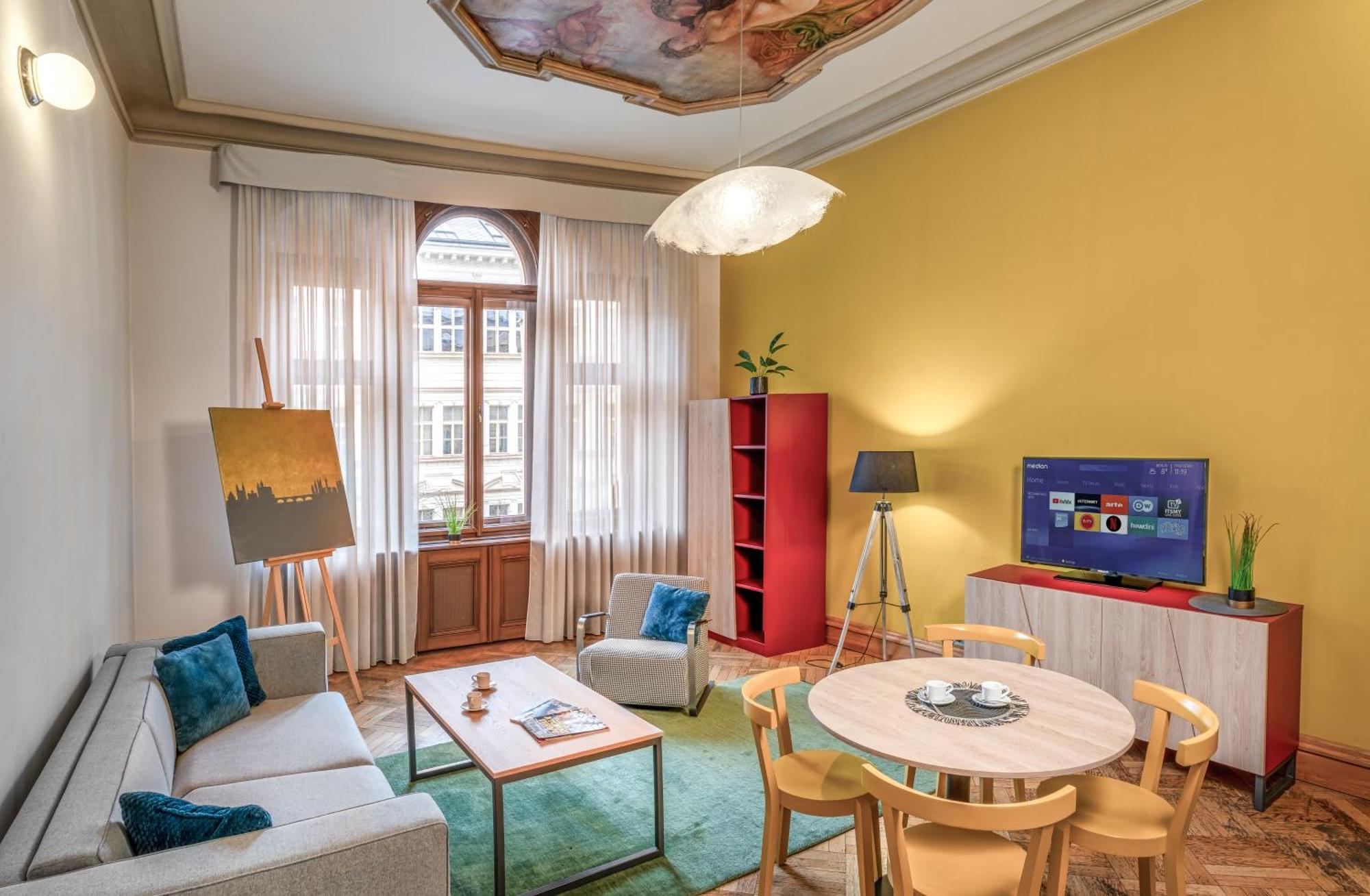 Apartment Art House By Adrez