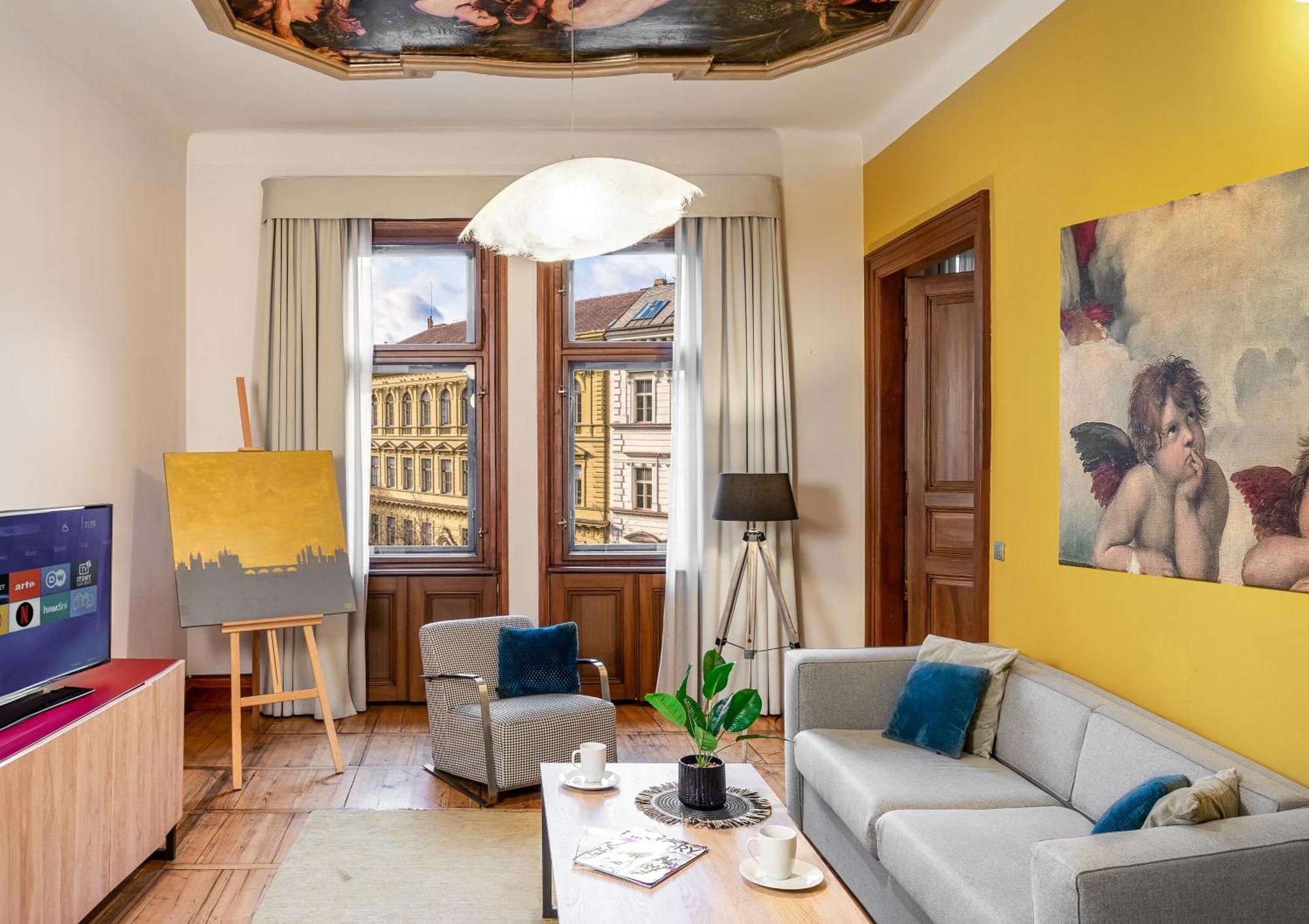 Apartment Art House By Adrez *