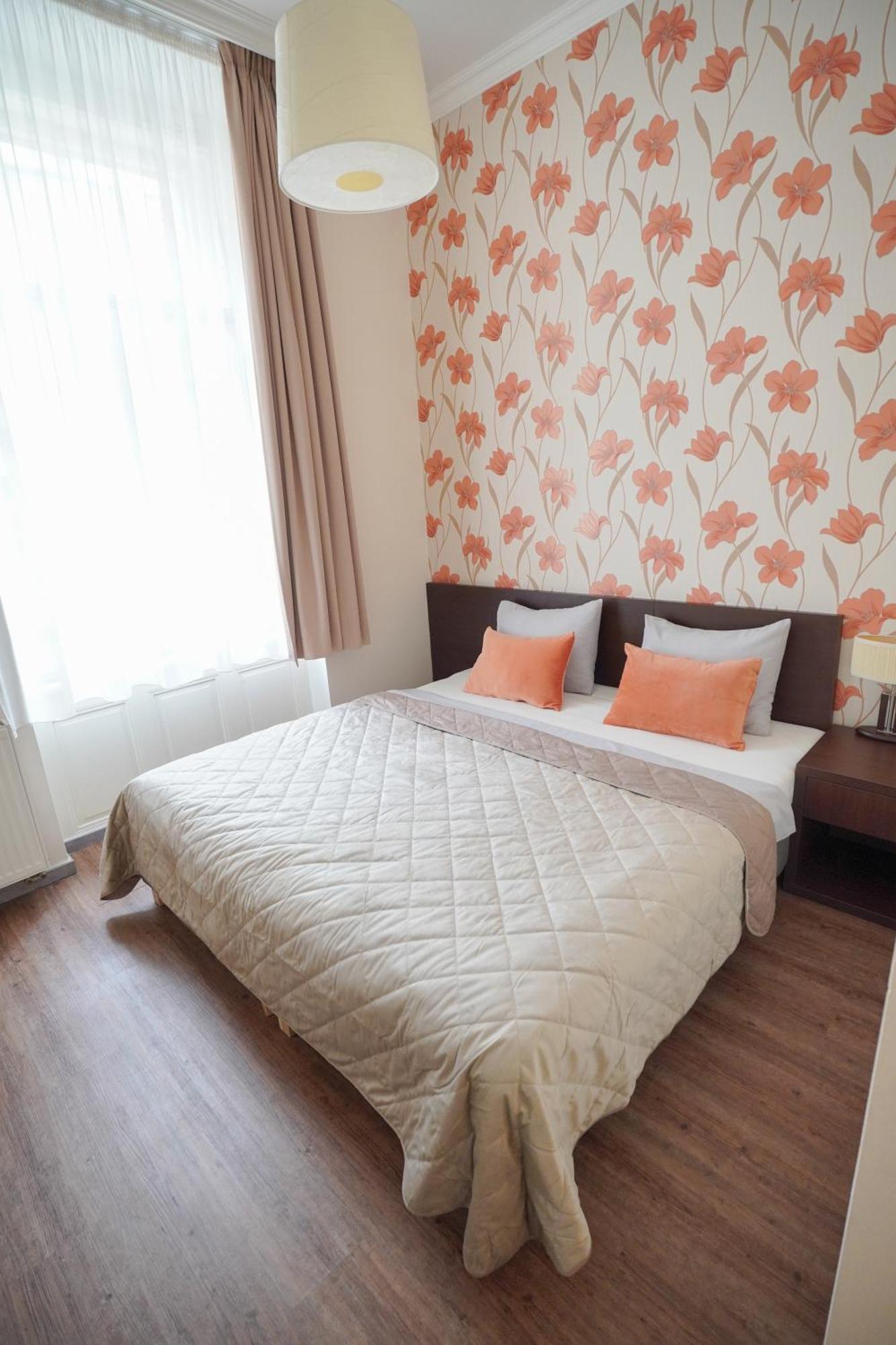 Elegant & Stylish Center Apartments! Apartamento *