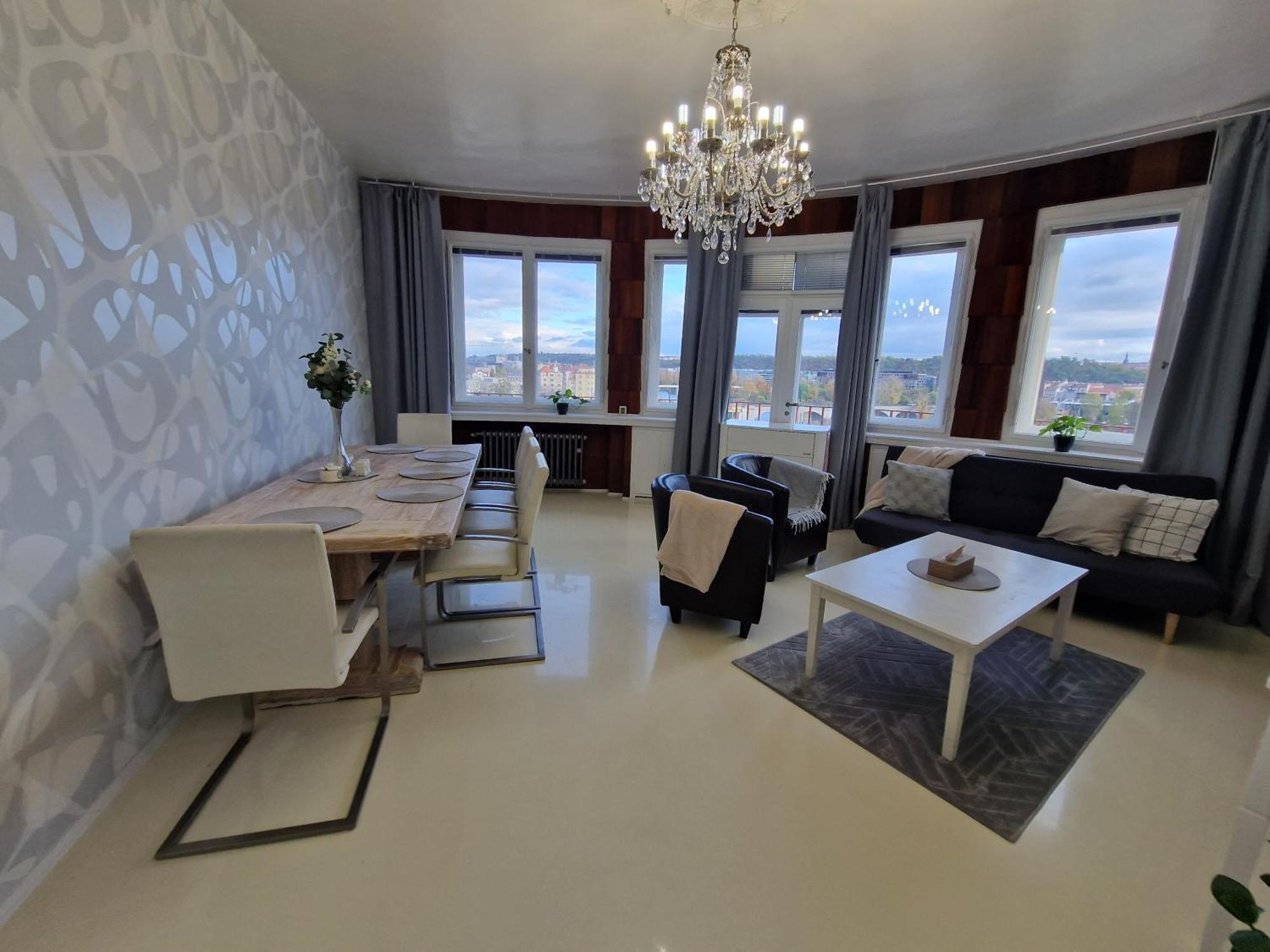 Quiet Spacious With A Balcony * Prague
