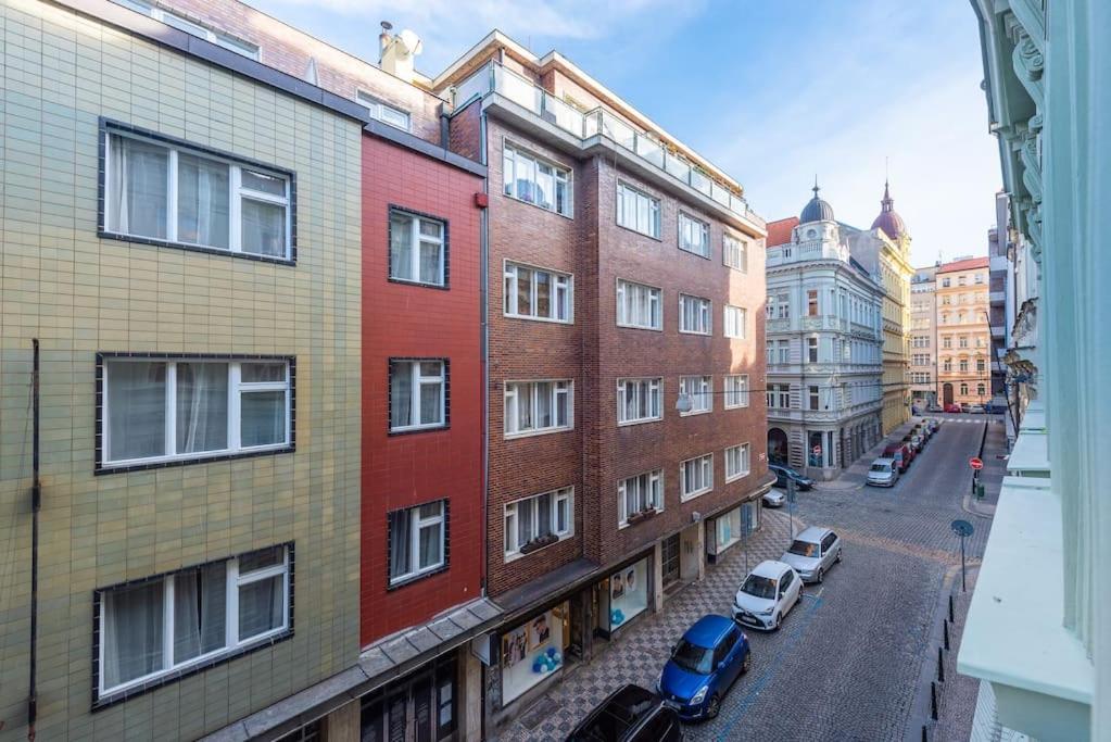 Side Praga