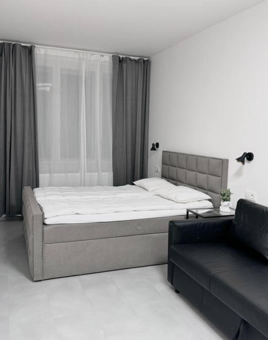 New Modern Large In New Town 3bdr Prague