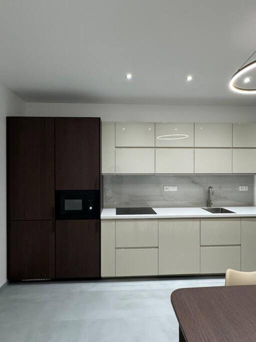 New Modern Large In New Town 3bdr * Prague