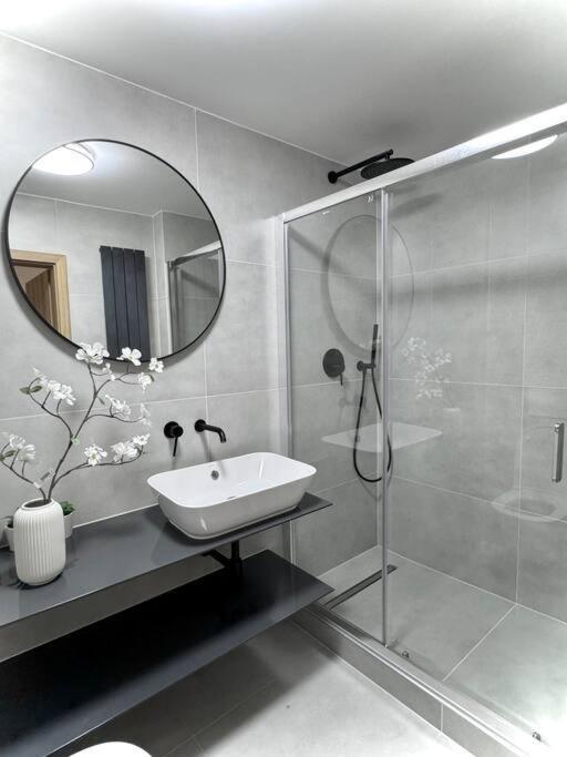 Apartment New Modern Large In New Town 3bdr Prague