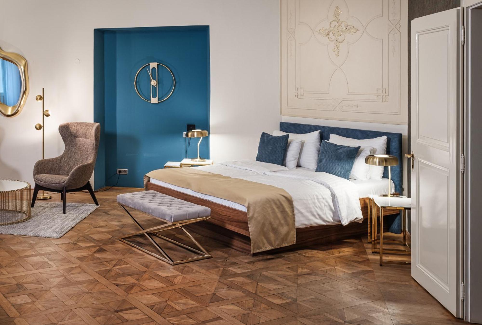 Golden Angel By Adrez Aparthotel