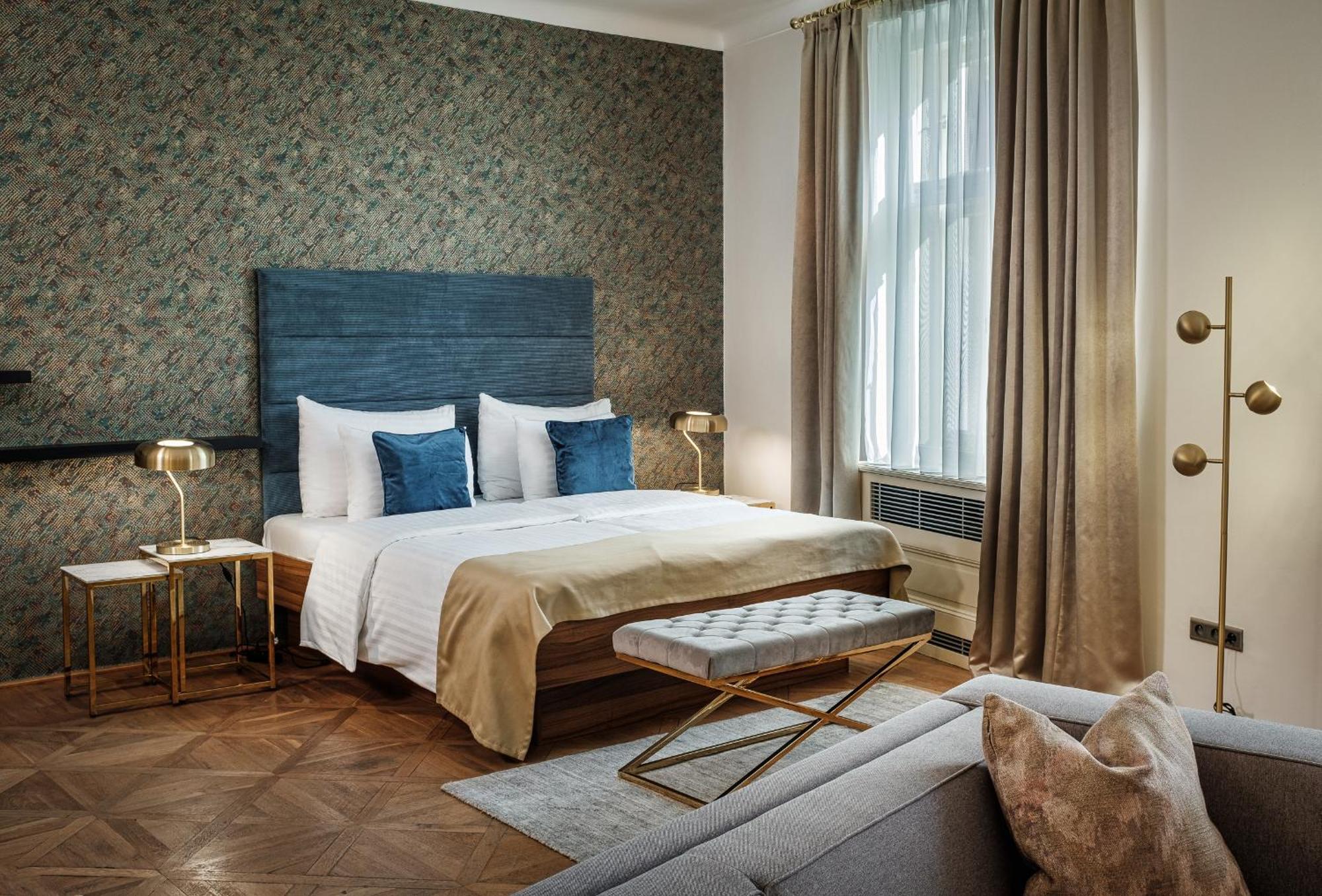 Golden Angel By Adrez Aparthotel