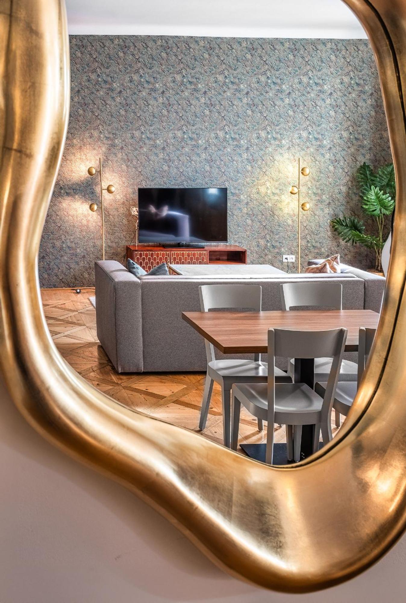 Golden Angel By Adrez Aparthotel
