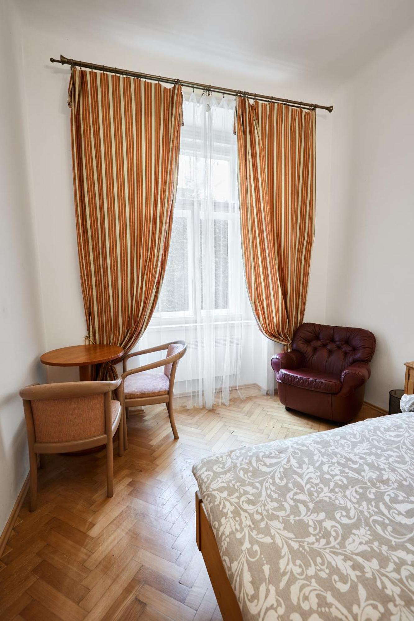 Séjour chez l'habitant & Parking Assistance