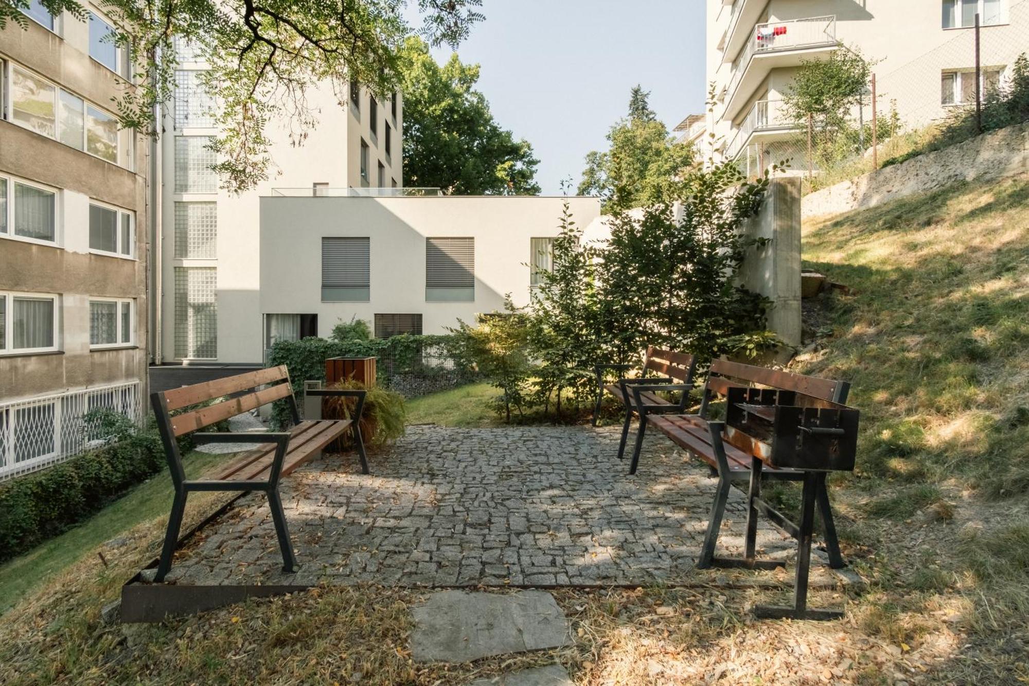 Days - Premium W Stunning Terraces - Easy Access Apartment *