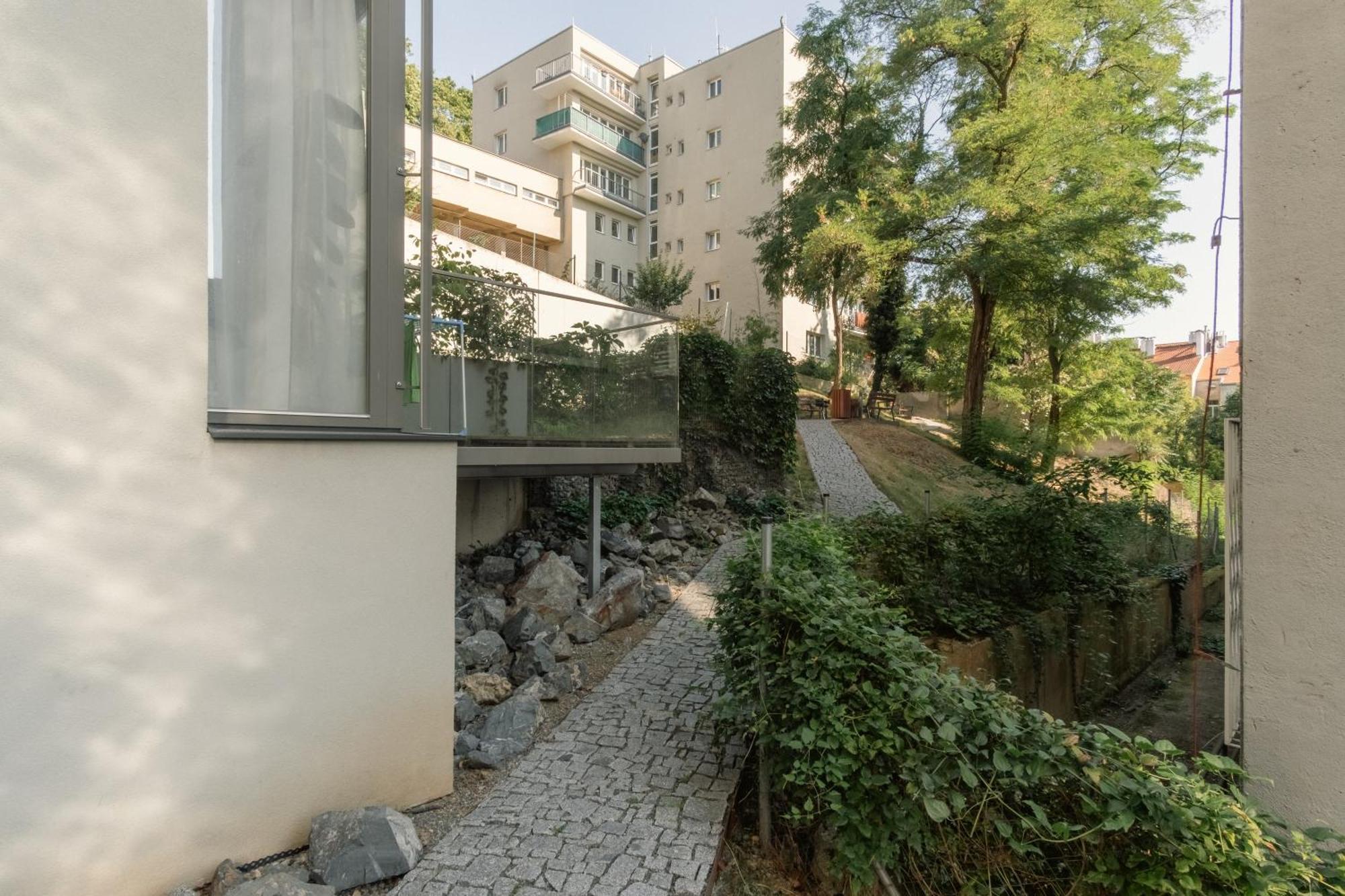 Days - Premium W Stunning Terraces - Easy Access *