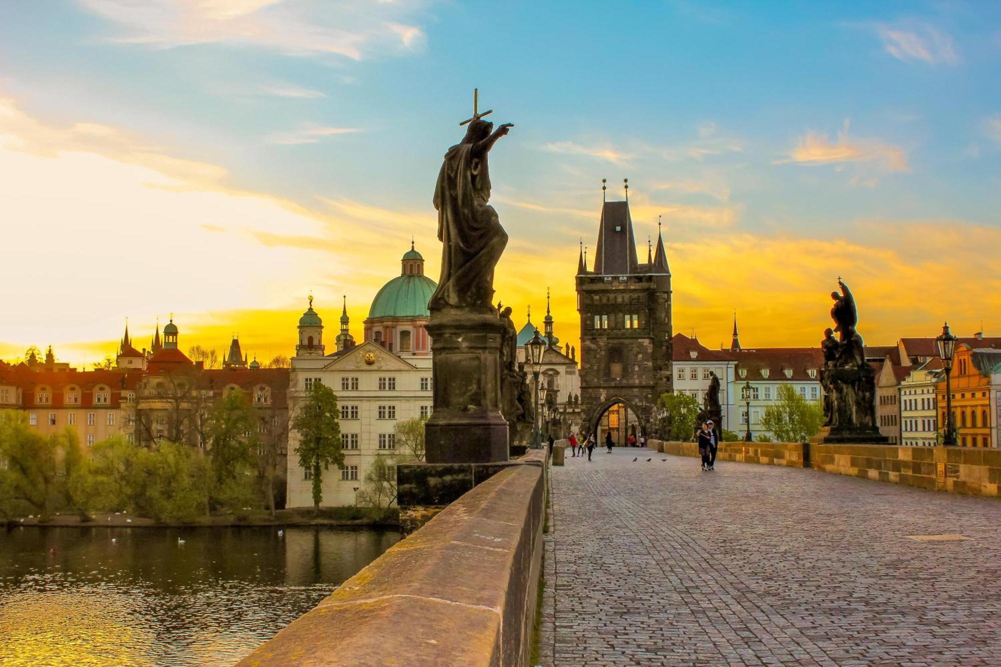 New Town 5' Walk To Wenceslas Square * Prague