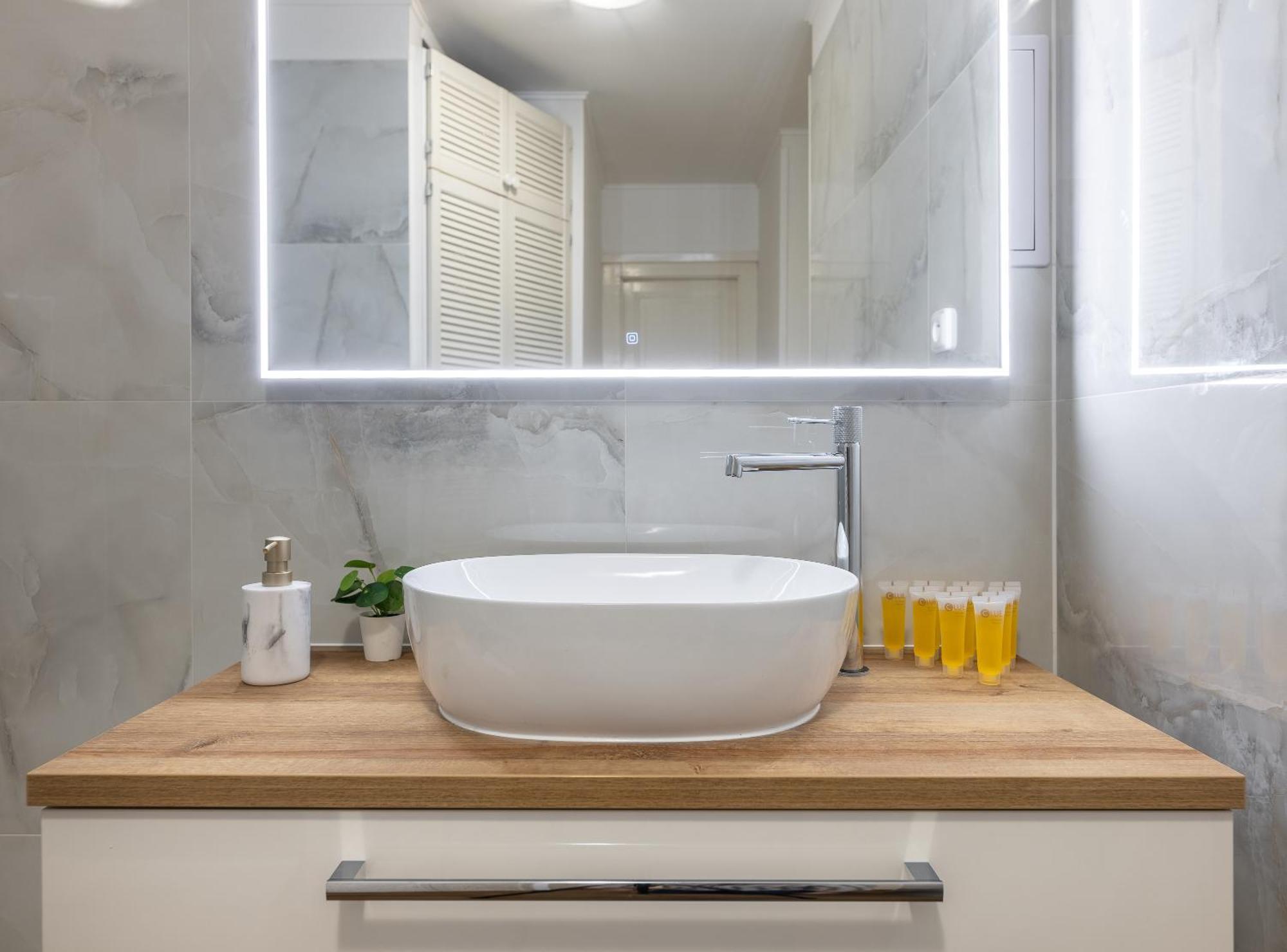 Spacious 2-bedroom In Old Town Appartement *