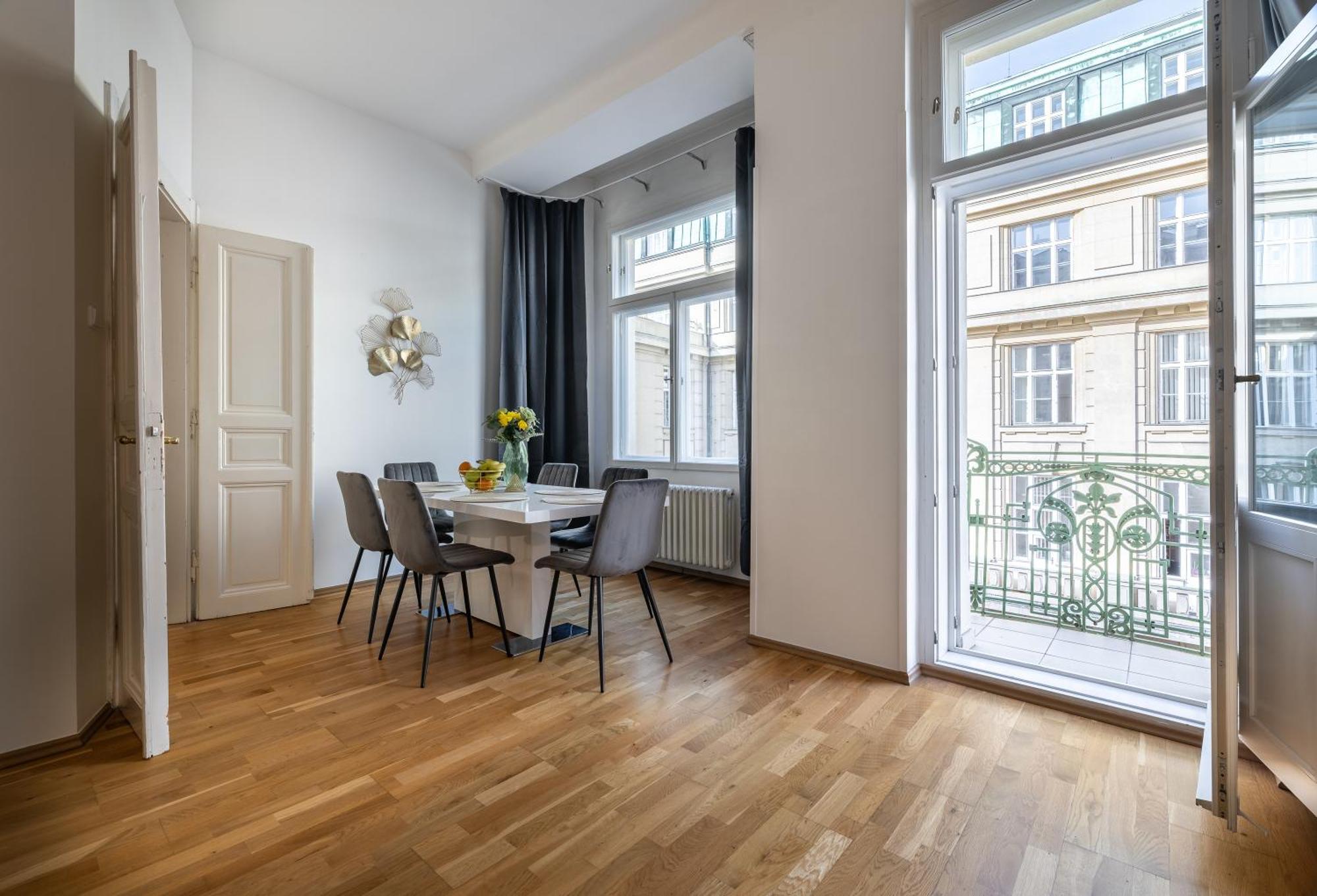 Spacious 2-bedroom In Old Town Appartement
