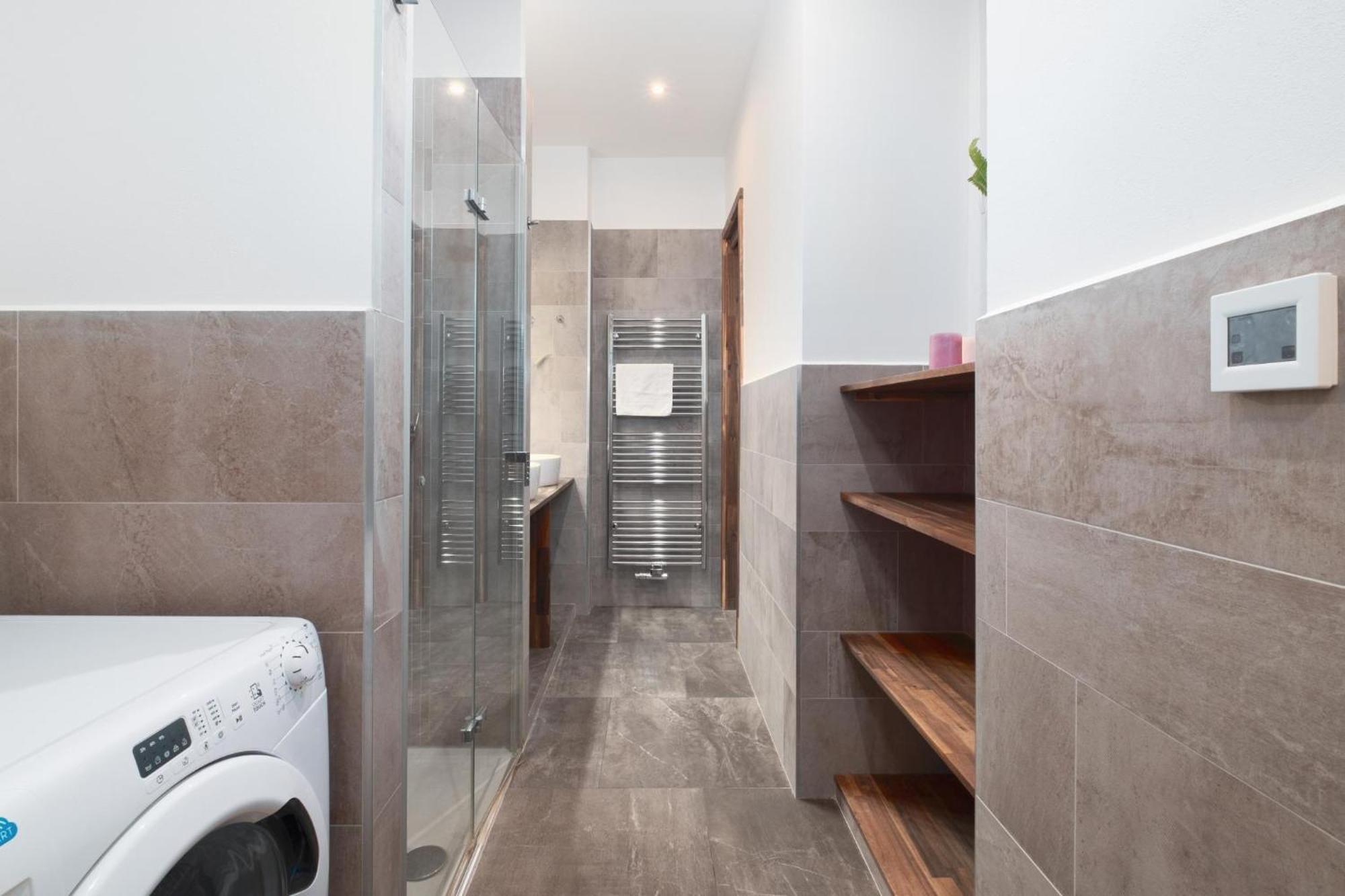 Days - Cozy With Workspace Apartment *