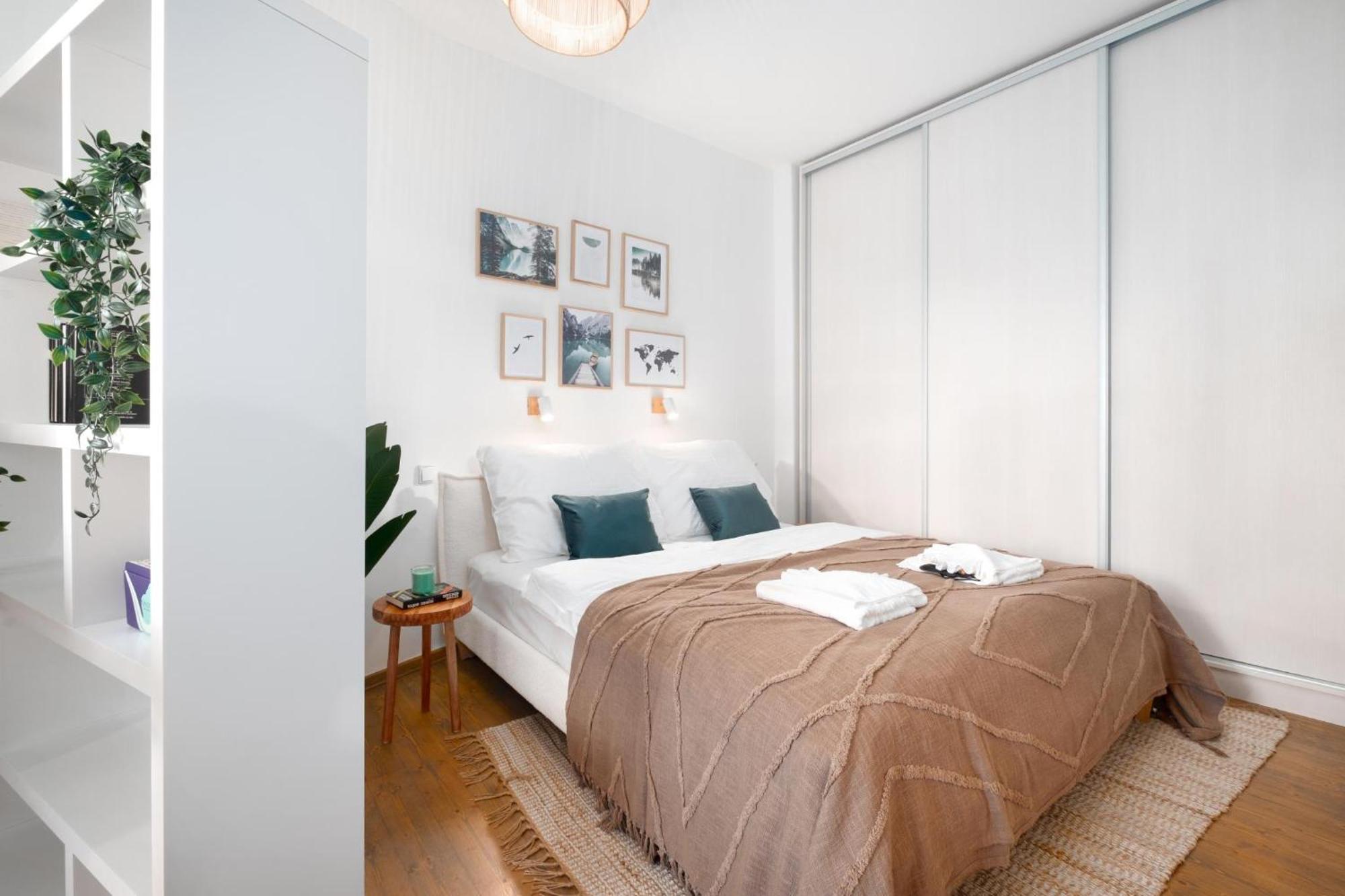 Days - Cozy With Workspace *