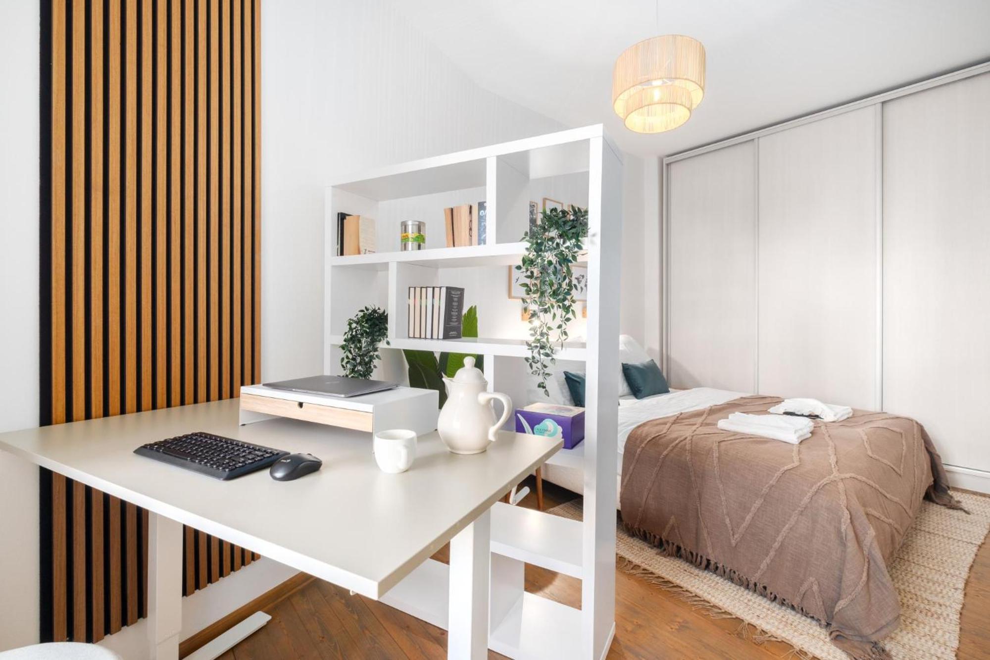 Days - Cozy With Workspace Apartment Prague