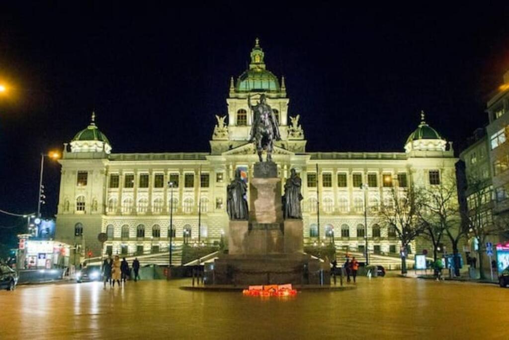Romantic In The Center Of