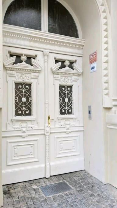 Apartment Romantic In The Center Of *