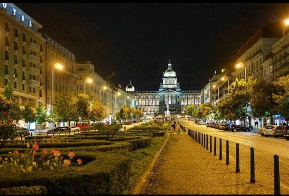 Romantic In The Center Of