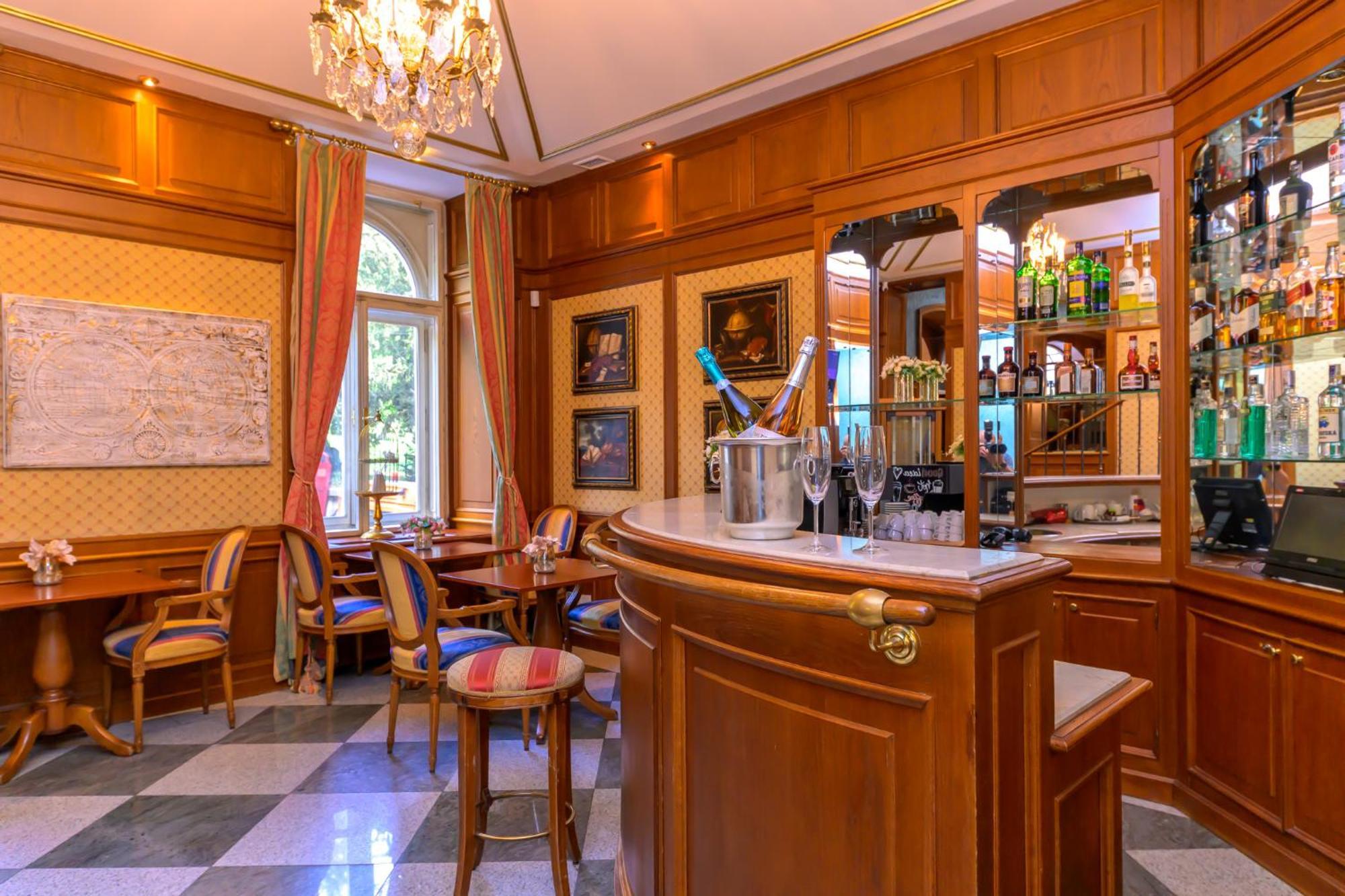 Kinsky Fountain Hotel Prague
