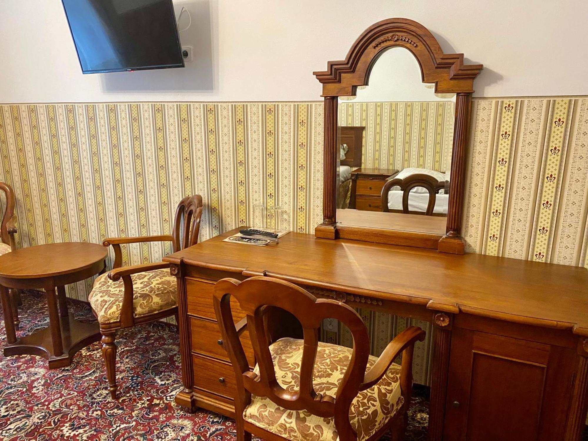 Hotel Liliova Old Town 4*
