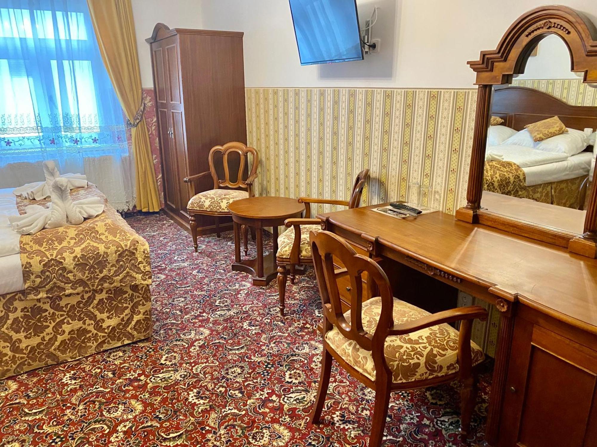 Hotel Liliova Old Town 4*