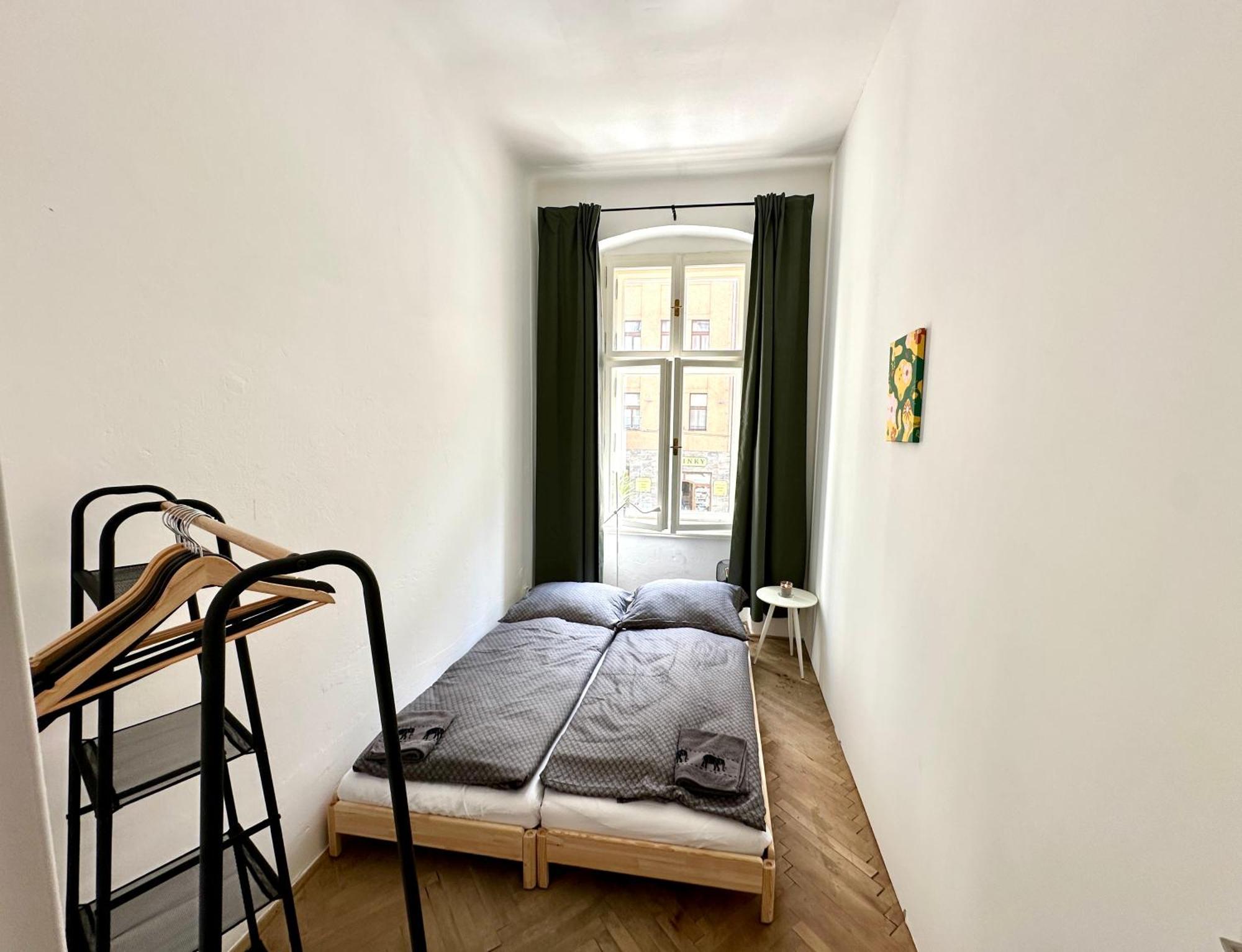 Location In Prague! 4 Bedrooms And Super Host! Apartment