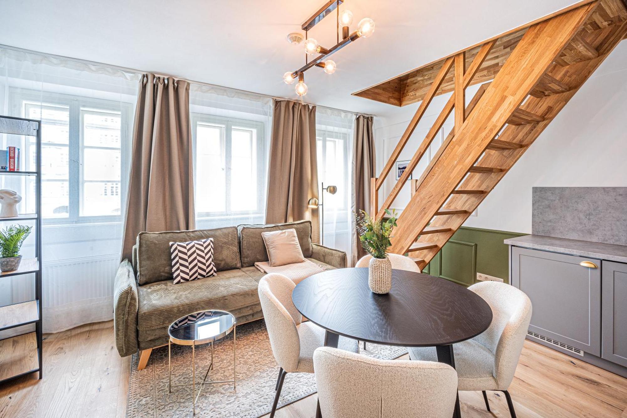 Beautifully Renovated At Lesser Town Appartement