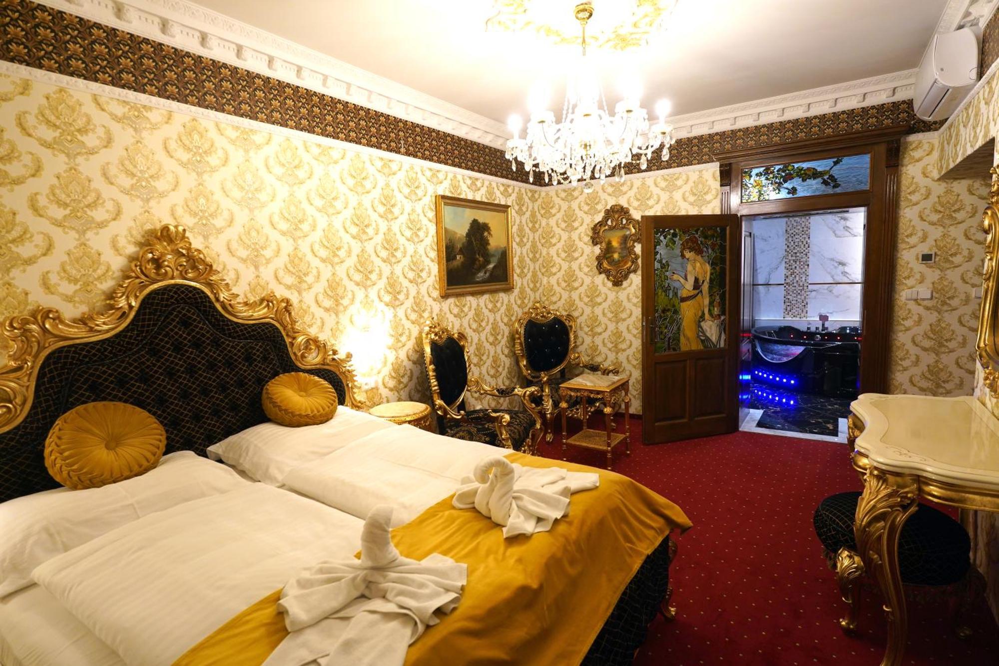 Hotel Liliova Old Town 4*