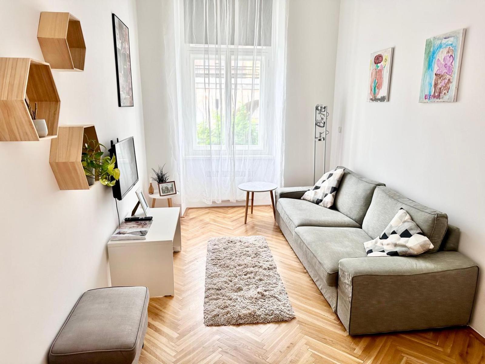 Viaduct View Apartment