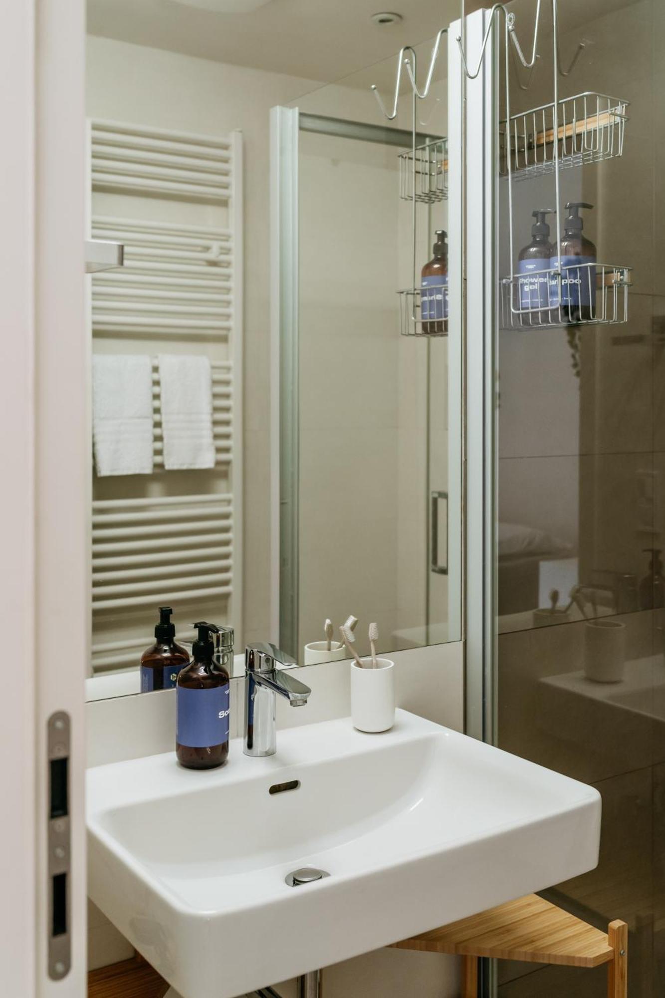 Days - Premium W Stunning Terraces - Easy Access Prague