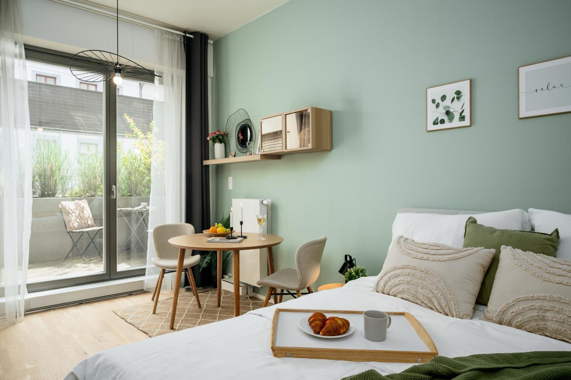 Days - Premium W Stunning Terraces - Easy Access Apartment *