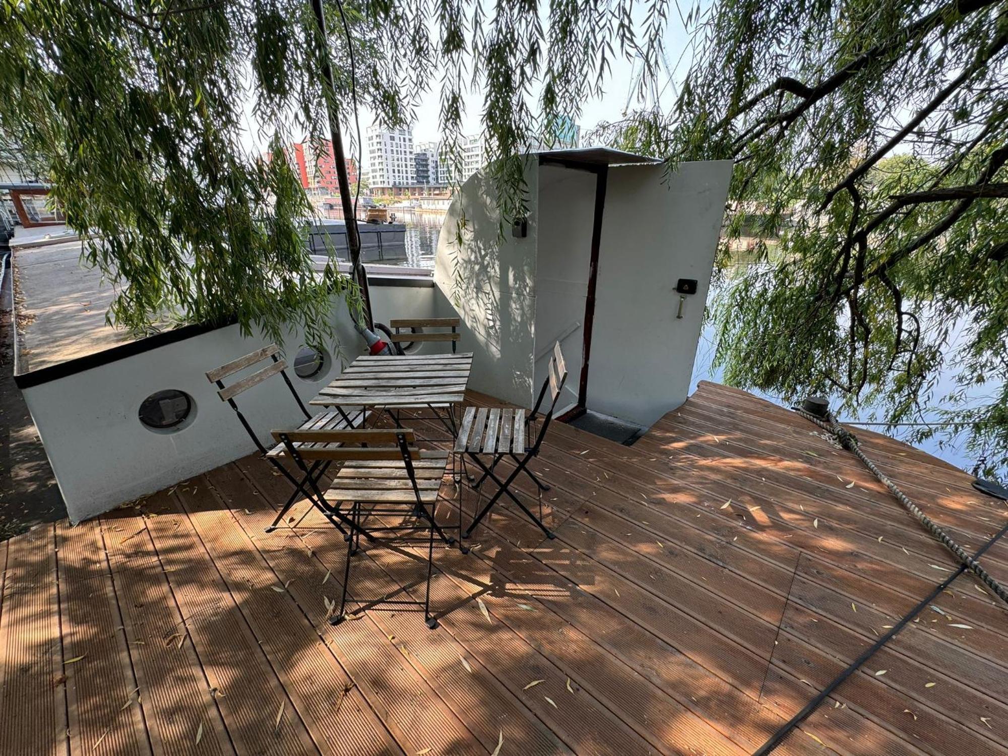On Boat, Privat Pier, Free Parking Botel Praga