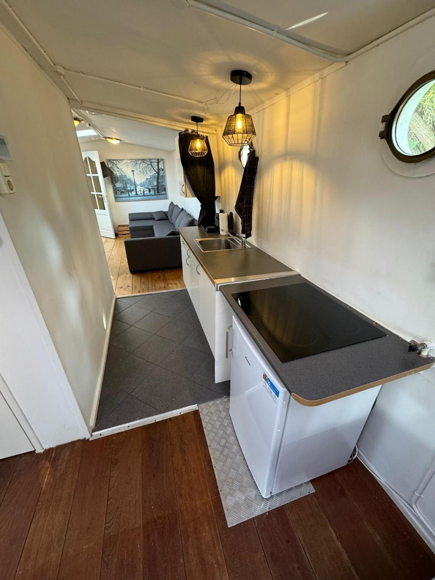Botel On Boat, Privat Pier, Free Parking Praga