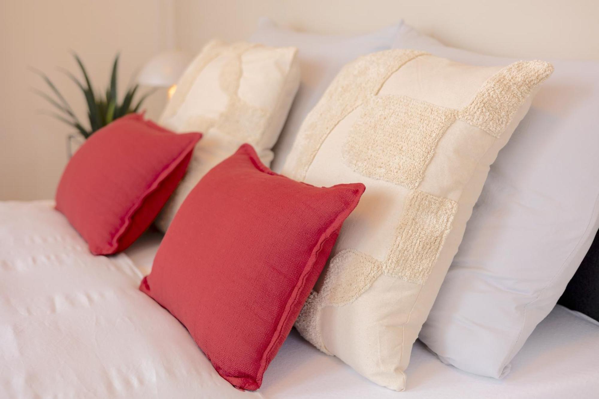 Bright 2br - 4th Floor, Balcony, Free Parking By Gravity * Prague
