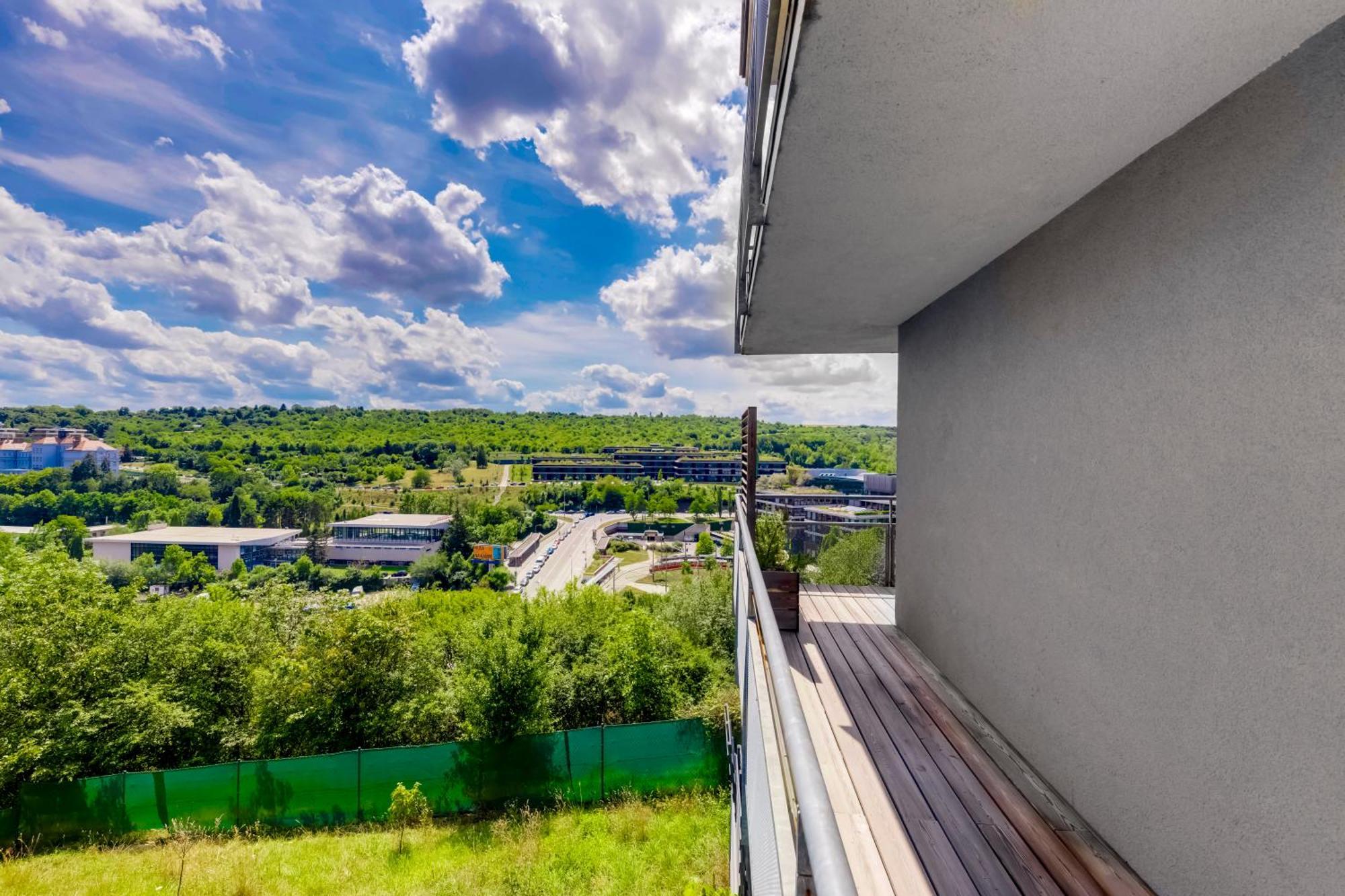 Appartement Moderni S Terasou, 2 Loznice, Parkovani V Cene, Blizko Metra, 15 Min Do Centra Prague