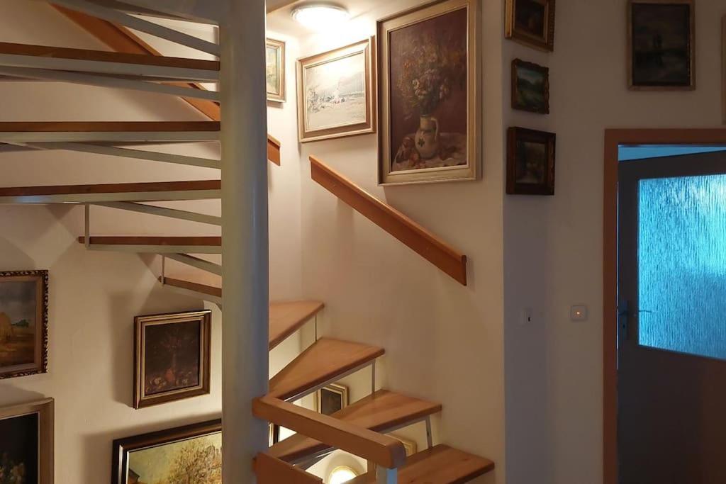 Klasicky Dum, 5 Loznic , 5 Bedrooms, Prague