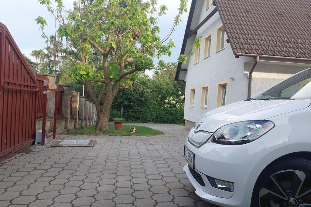 Klasicky Dum, 5 Loznic , 5 Bedrooms, Prague
