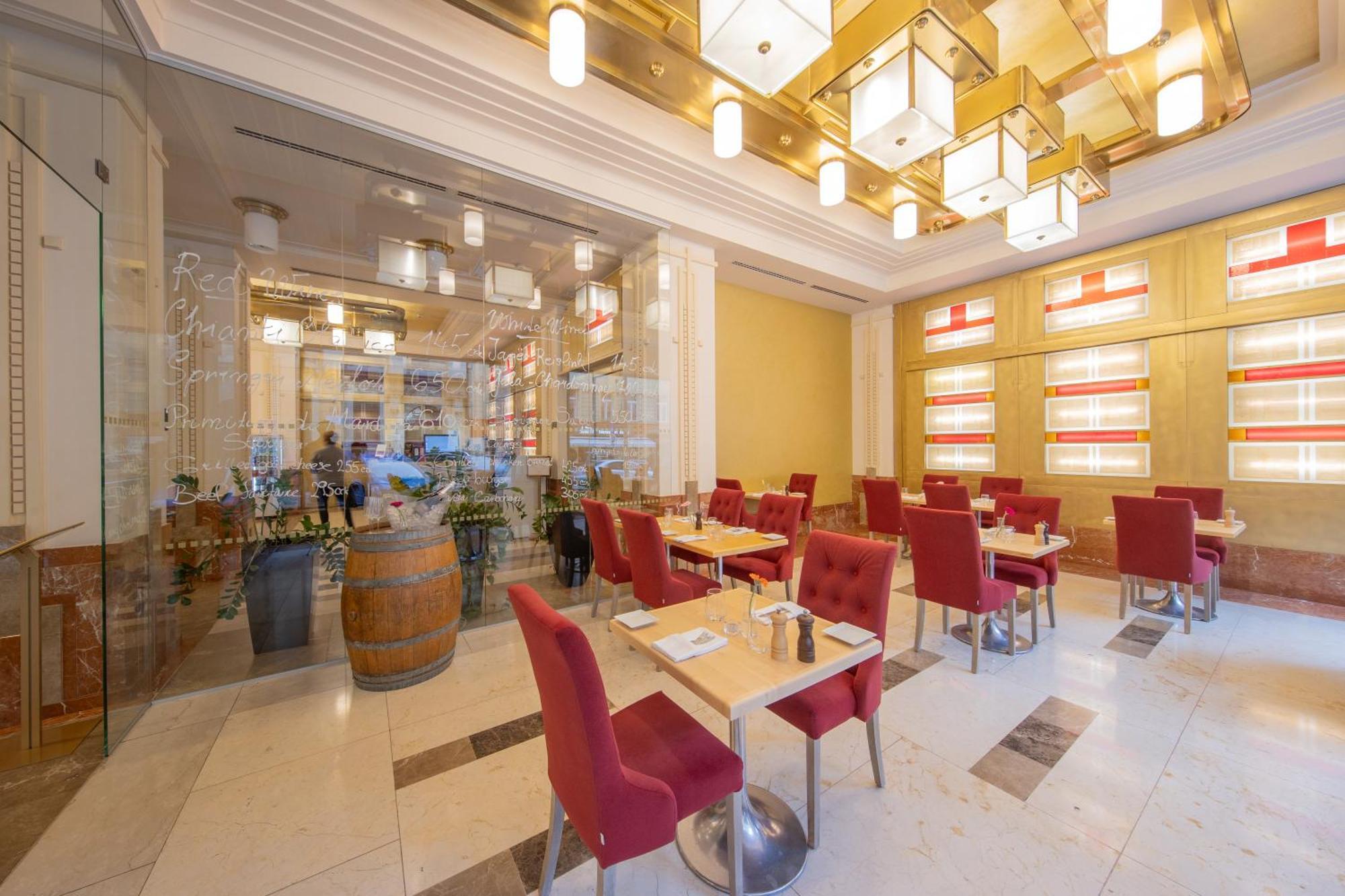 Majestic Plaza 4*