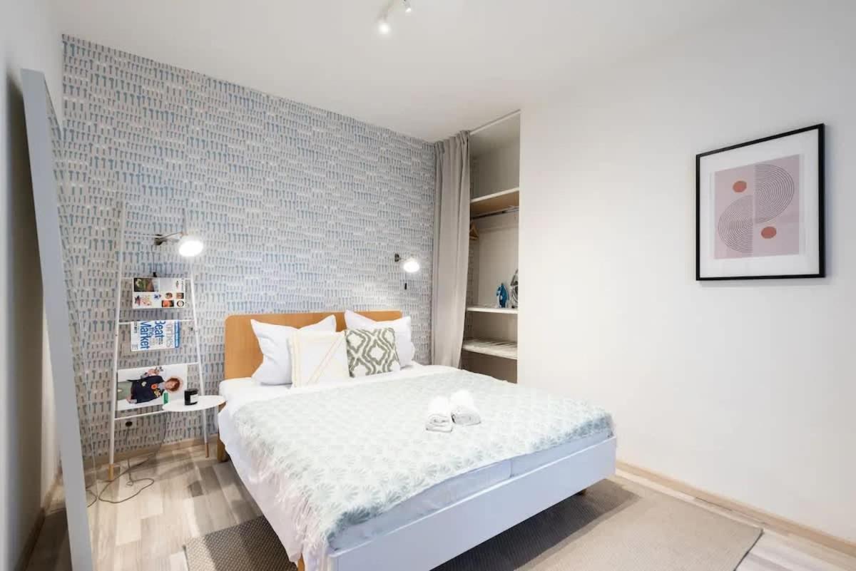 Neat Cozy Old Town Retreat W Queen Bed Apartment