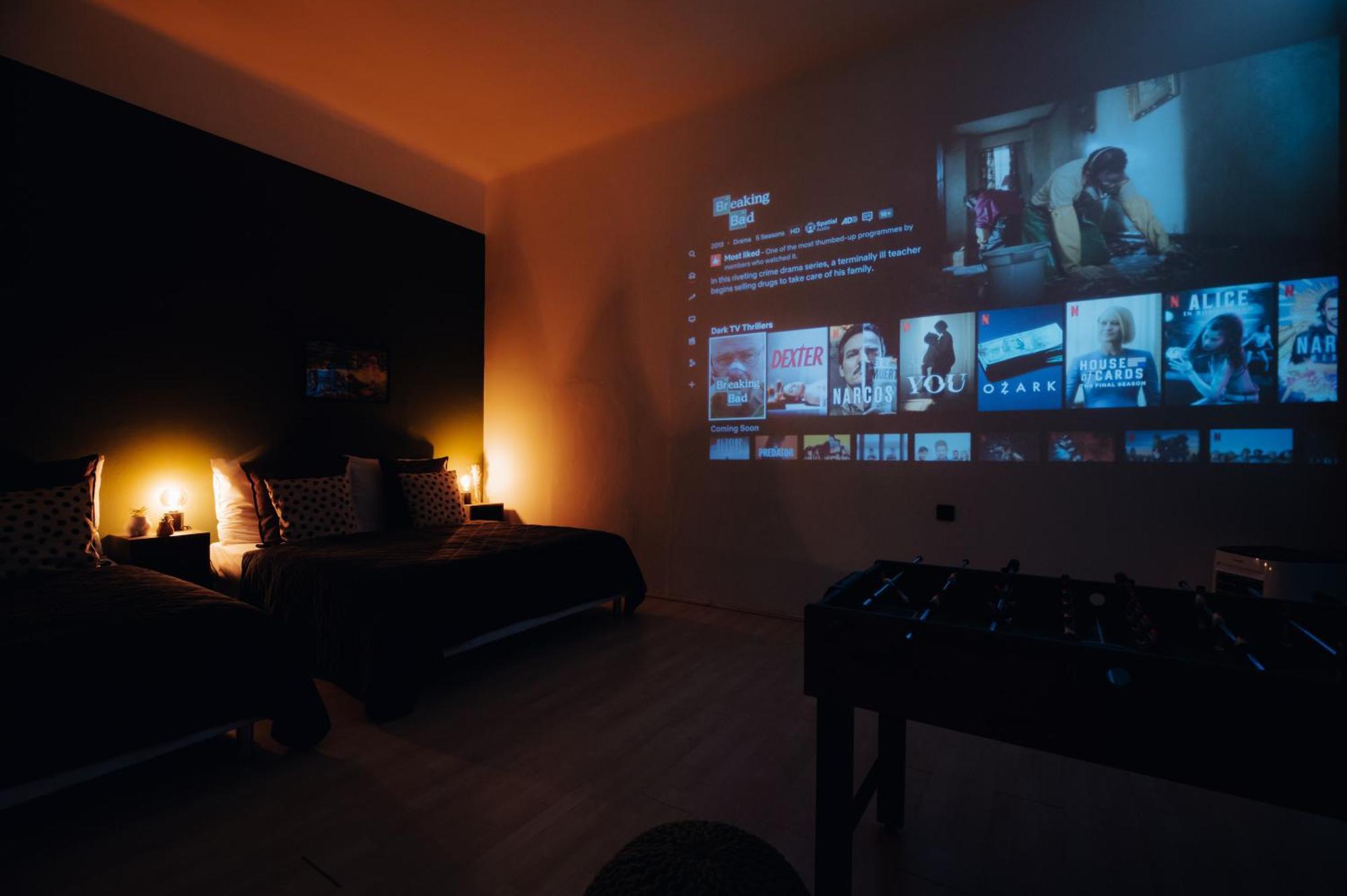 Apartment Cinema Billiard & Foosball - Centre *