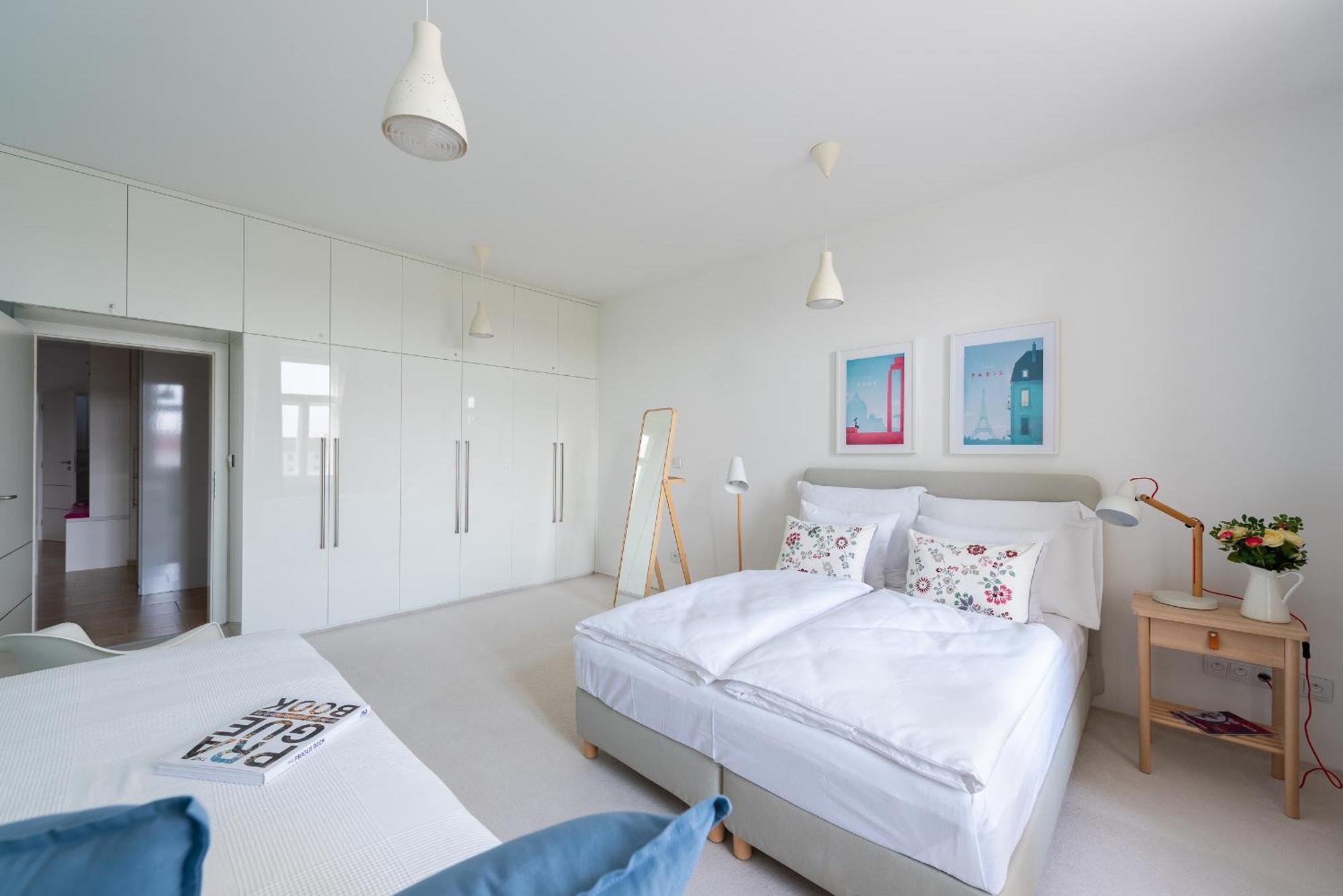 *sunny And Stylish* With Balcony Near Tv Tower Apartment