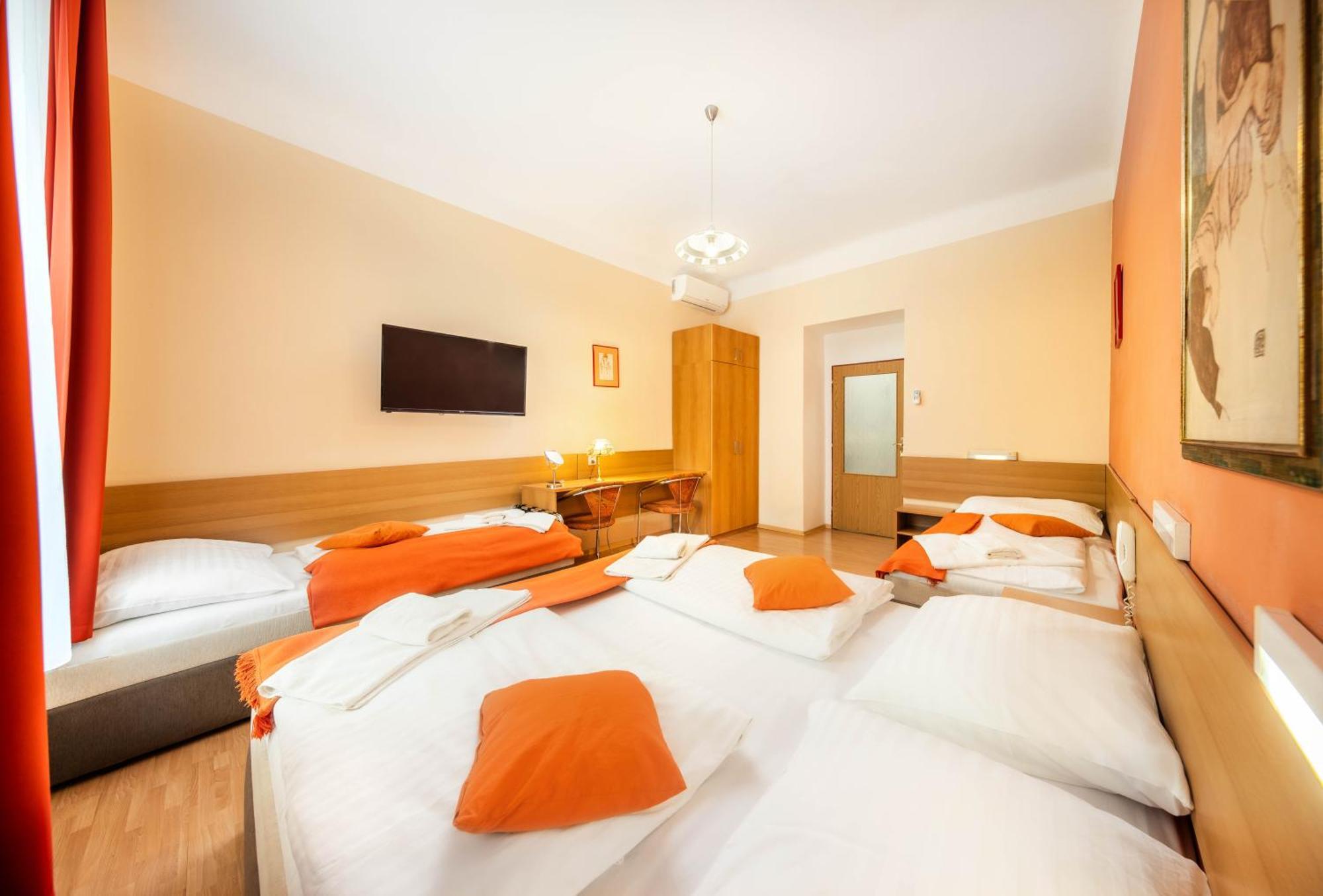 Golden Garni Hotel 3*