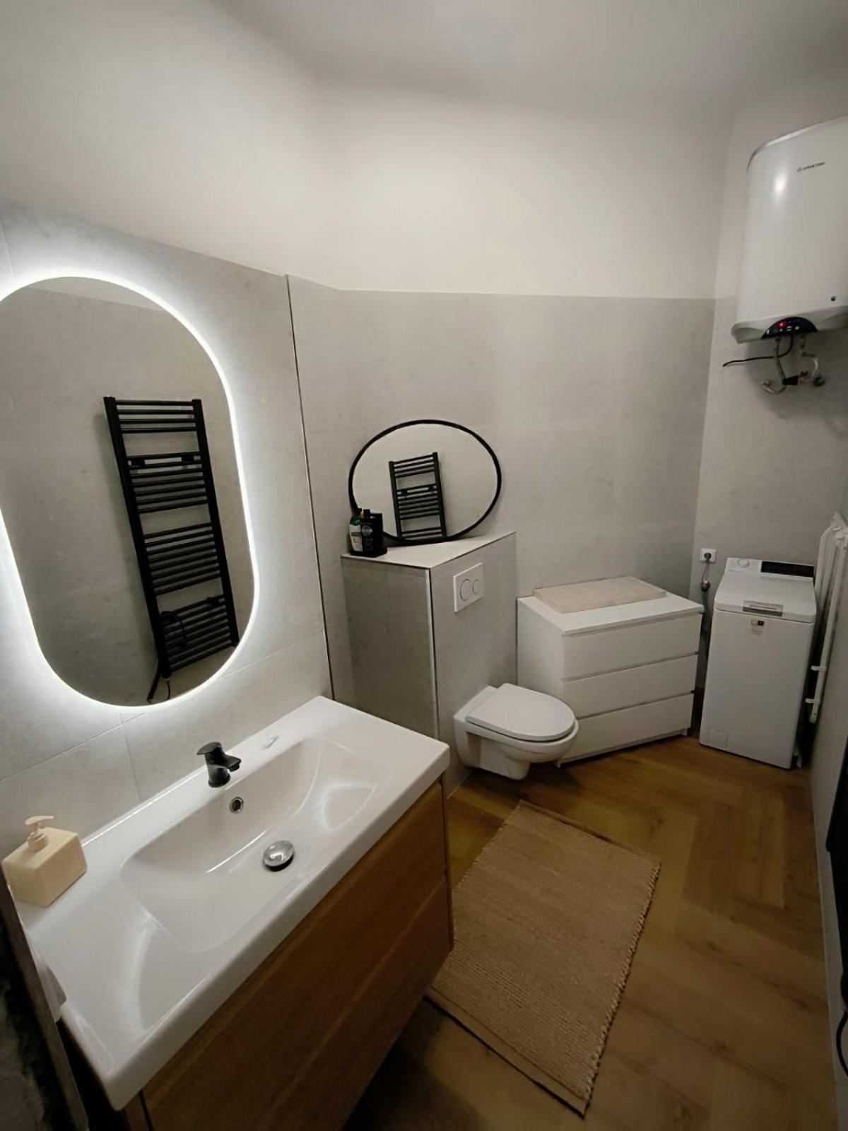 Arty Street Krymska Apartment *