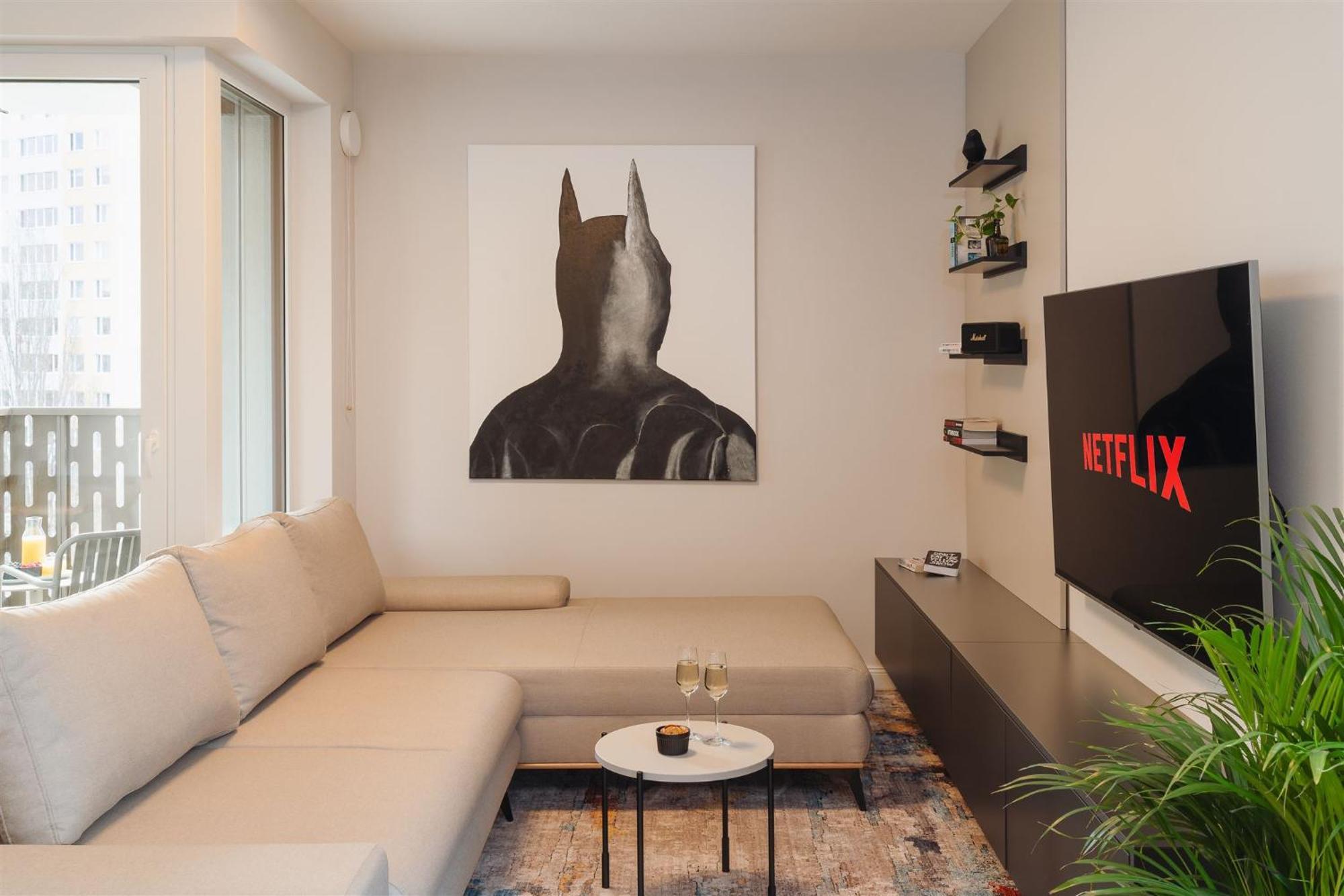 Luxury Sunny - Free Garage, Metro, Balcony, Ps5, 2nd Parking On Request